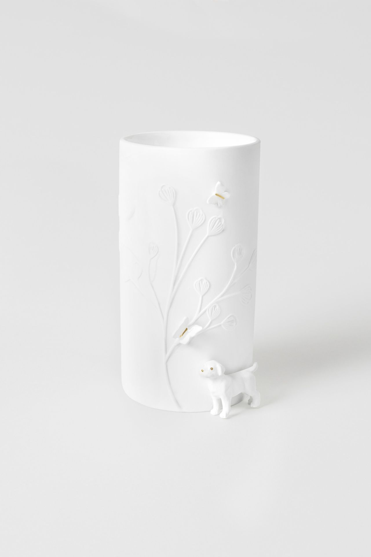 Vase dog standing wheels