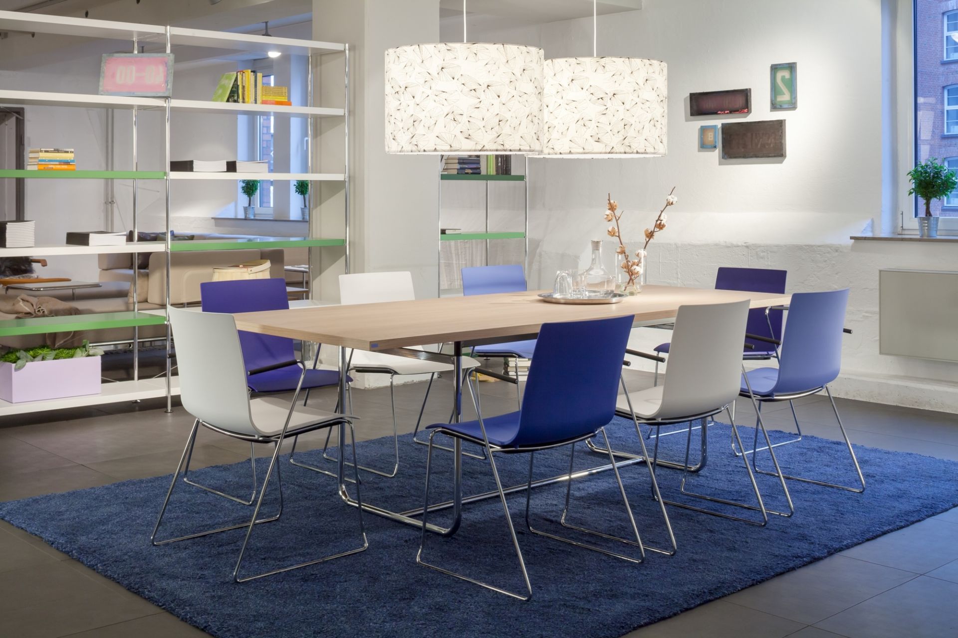 S 1070 Dining table Thonet