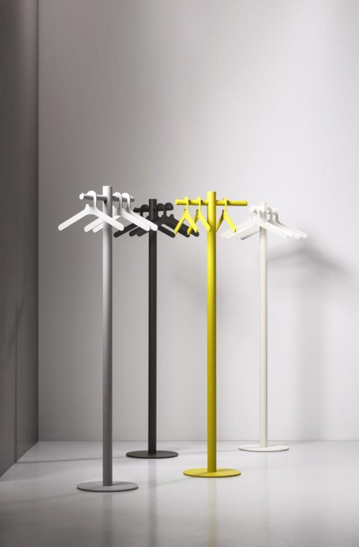 Pole coat hanger Cascando