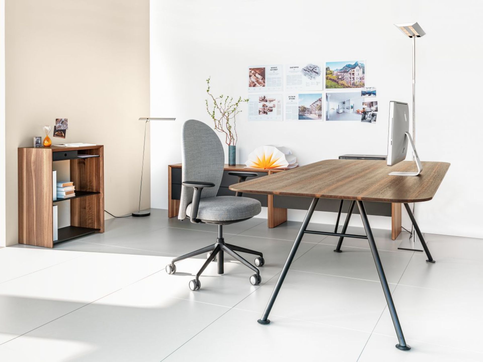 Akio Steel Table Girsberger
