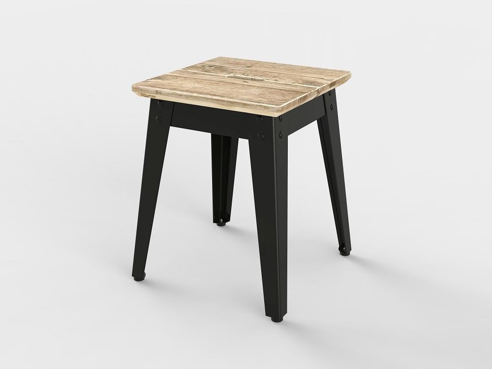 6Grad Outdoorhocker mit schwarzem Gestell und Sitzfläche aus hellem Bauholz. Robuster Hocker.