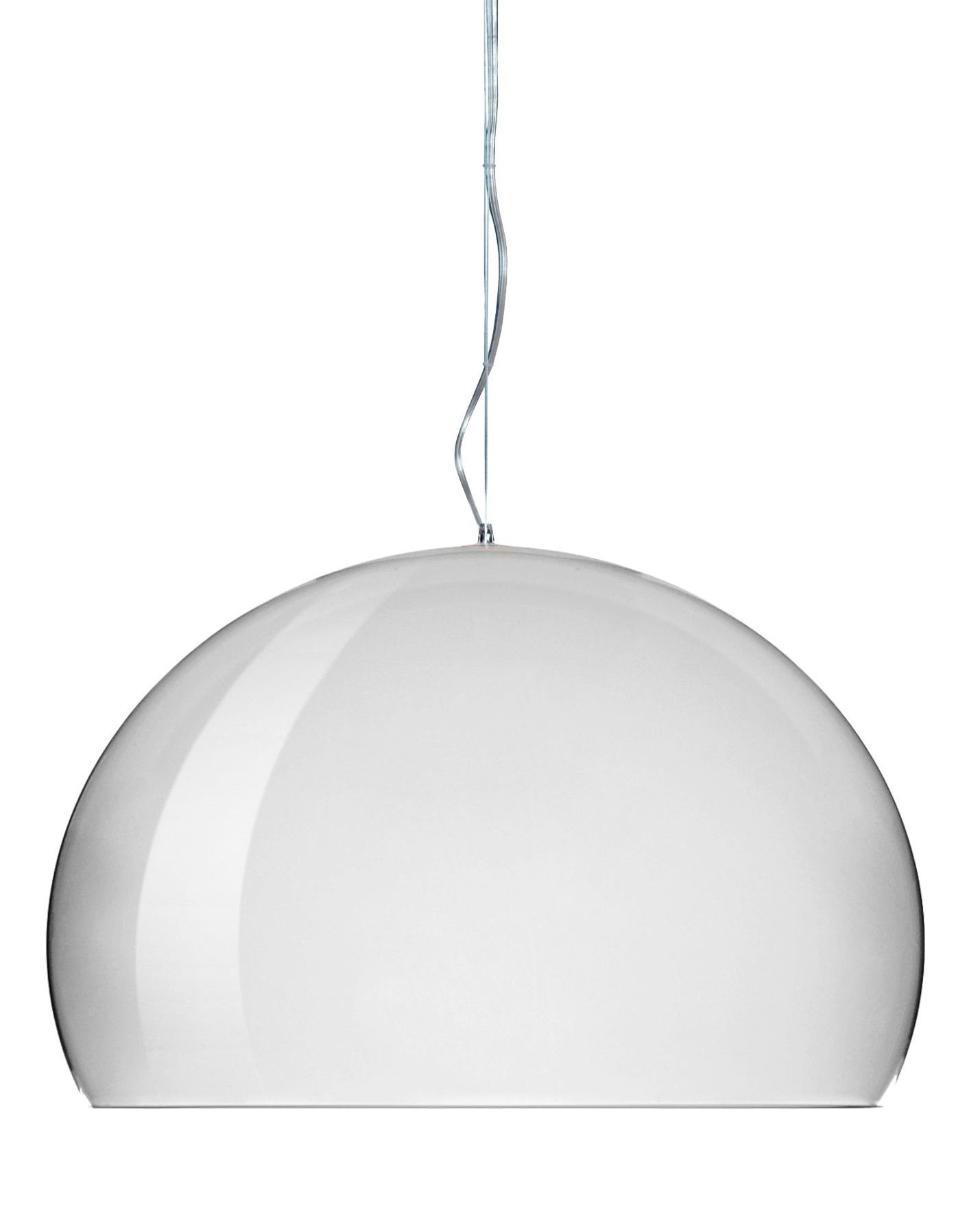 Weiße Fly Pendelleuchte von Kartell, moderne Hängelampe mit halbkugelförmigem Lampenschirm und filigraner Aufhängung.