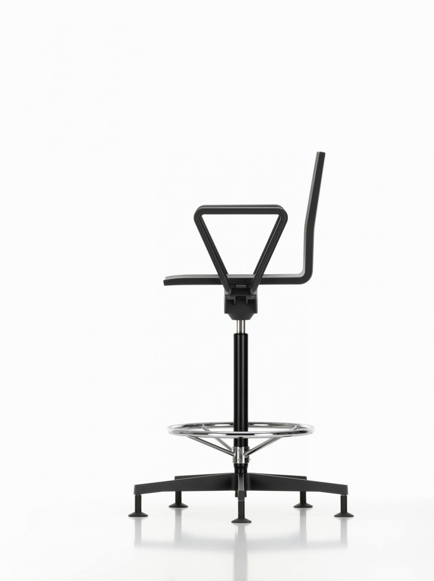 .04 Counter Chair with armrest Vitra 