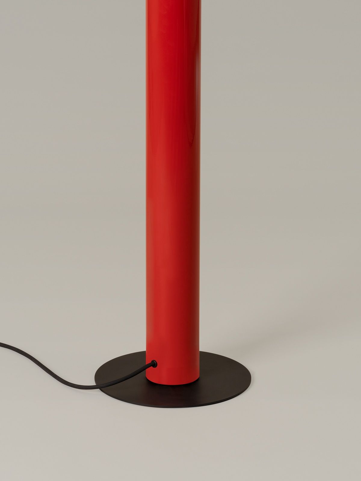 Tatu Alta Floor Lamp by Santa & Cole