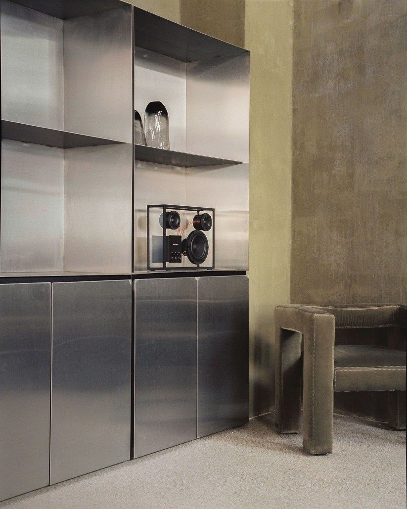 Transparent loudspeaker Transparent