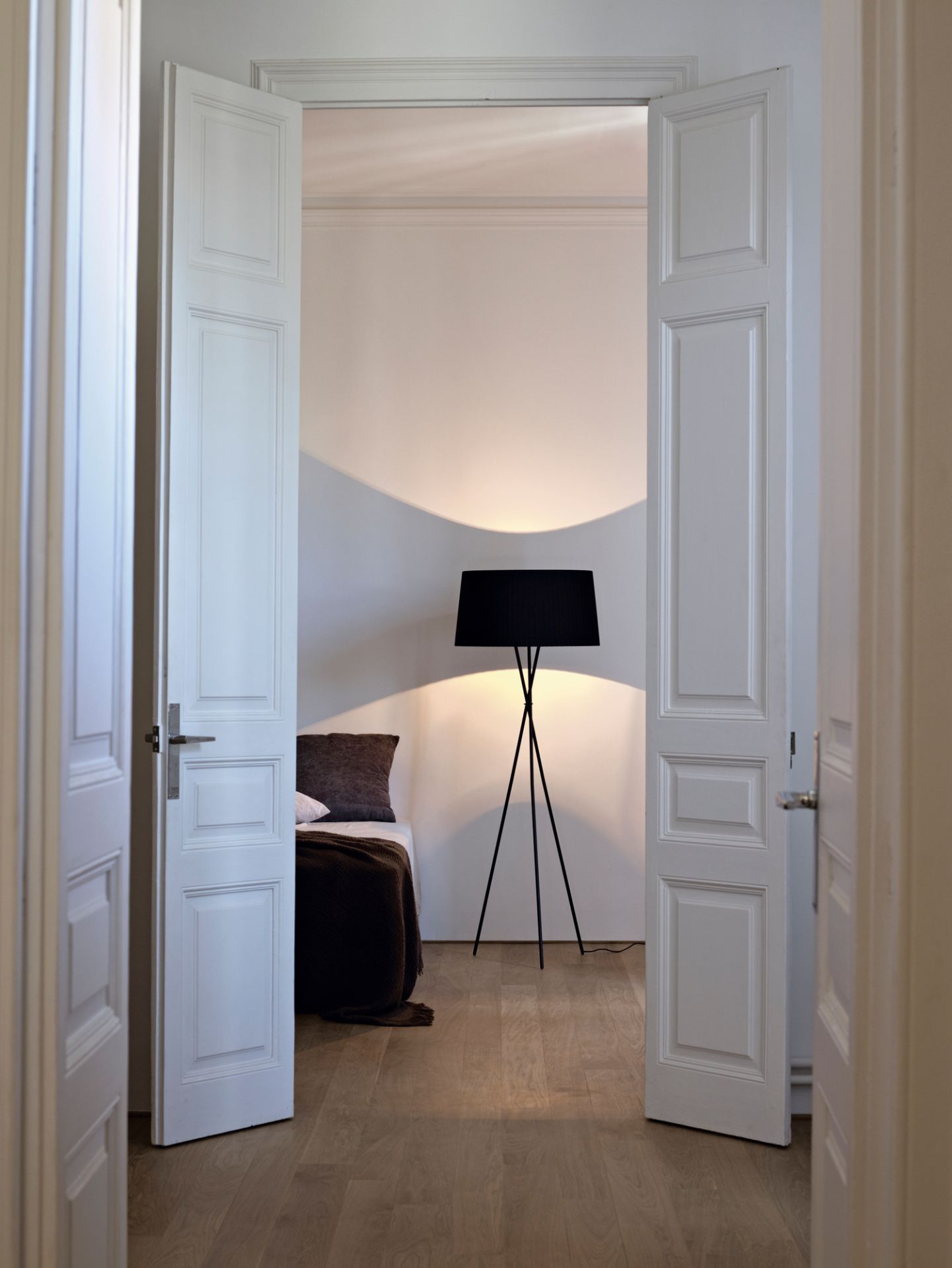 Tripode G5 Floor Lamp Santa & Cole