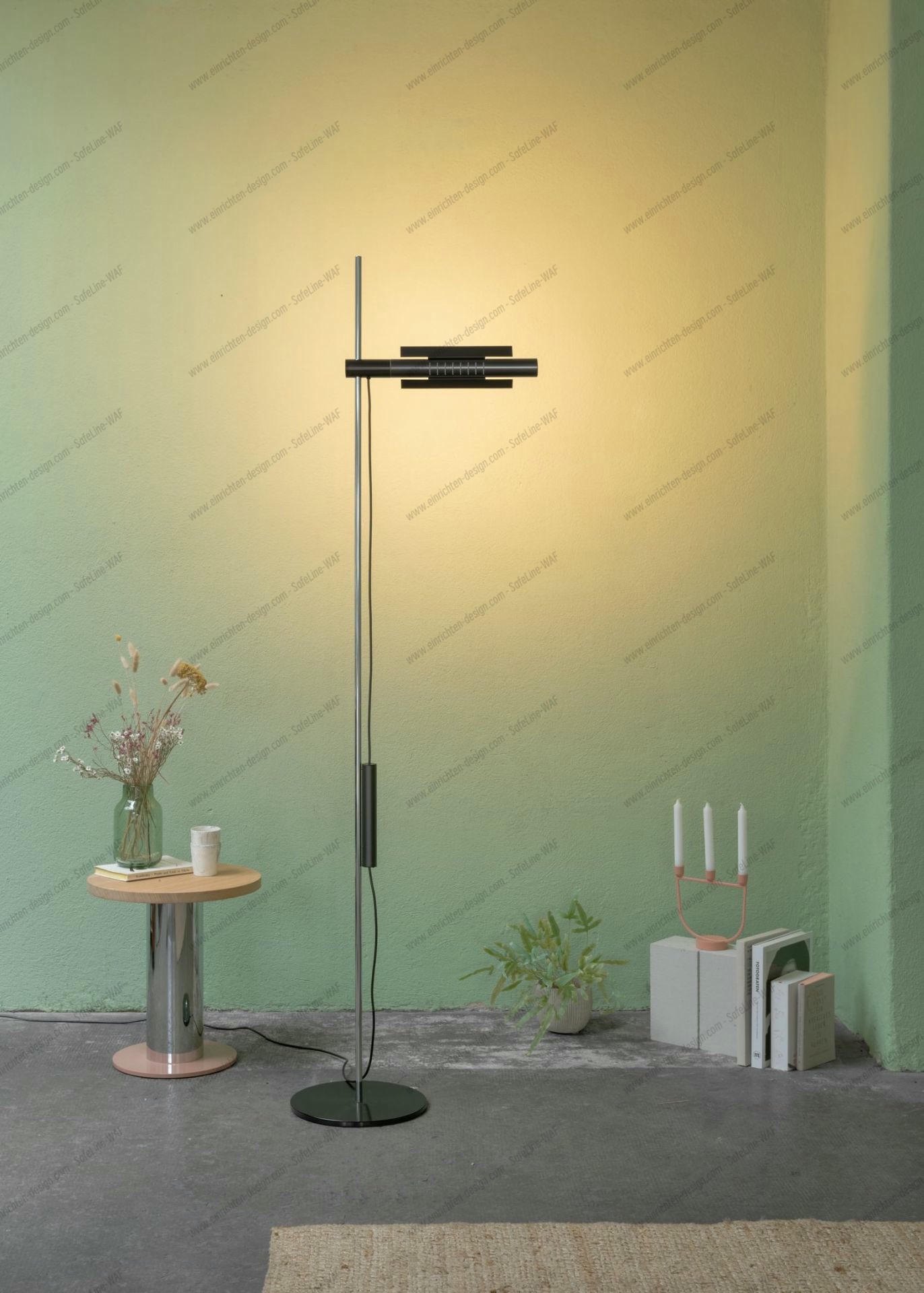 HALO LED S Stehleuchte von Baltensweiler, schwarz, mit minimalistischem Design und angenehmem Licht.