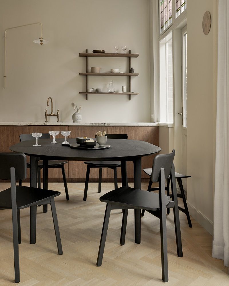 Bok Extendable Table round Oak black Ethnicraft
