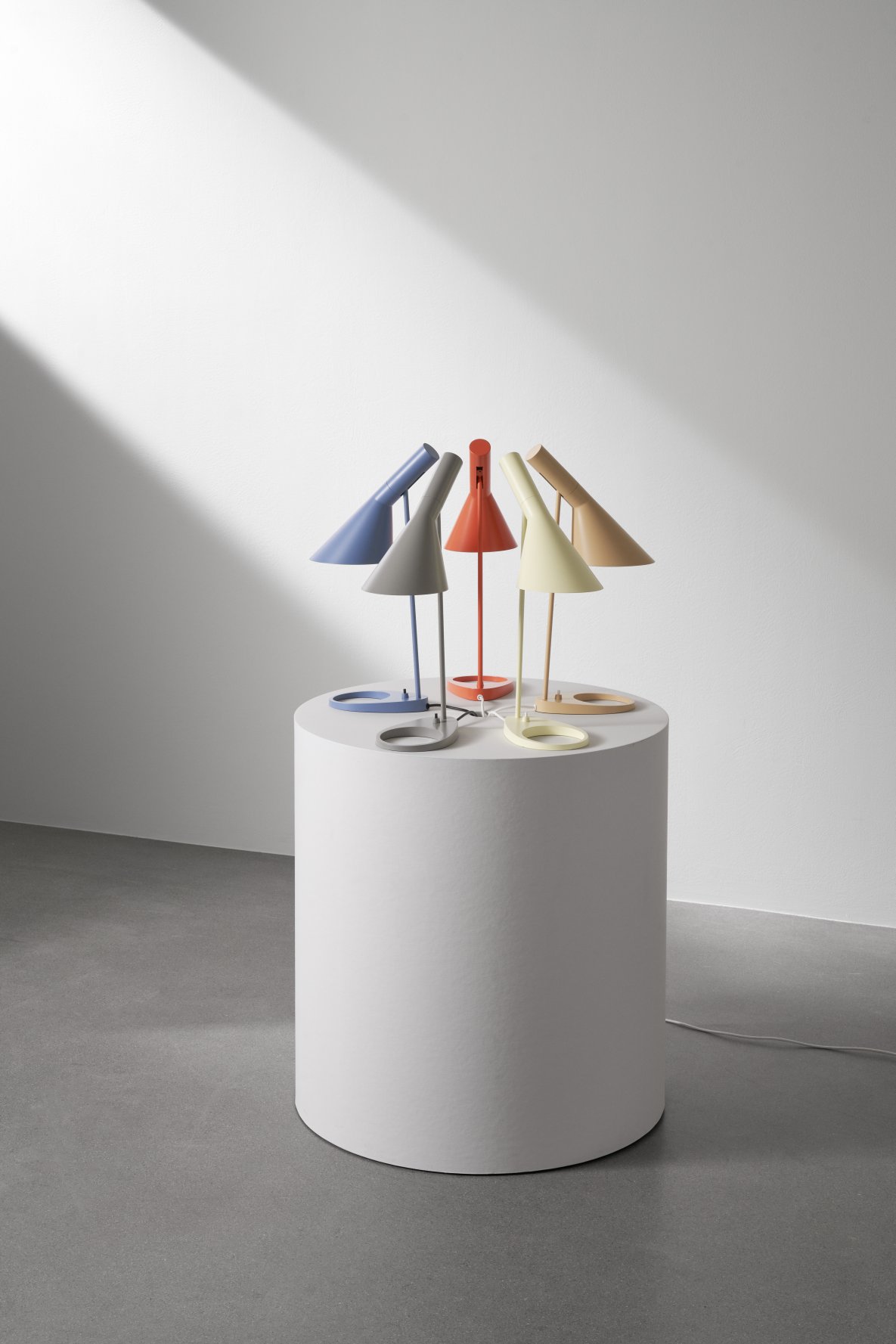 AJ table lamp BLACK Louis Poulsen SINGLE PIECE