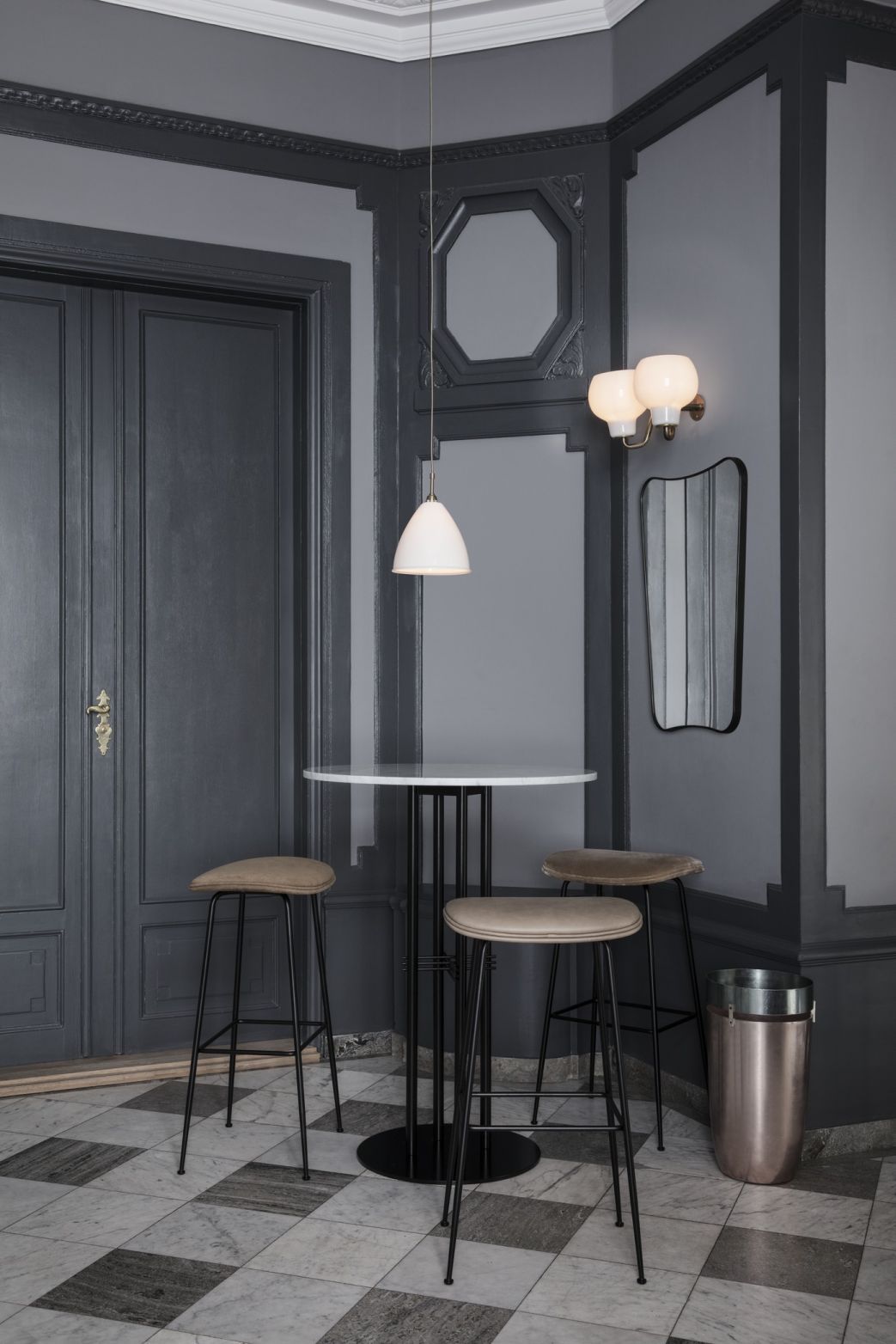 F.A. 33 Wall mirror medium Gubi