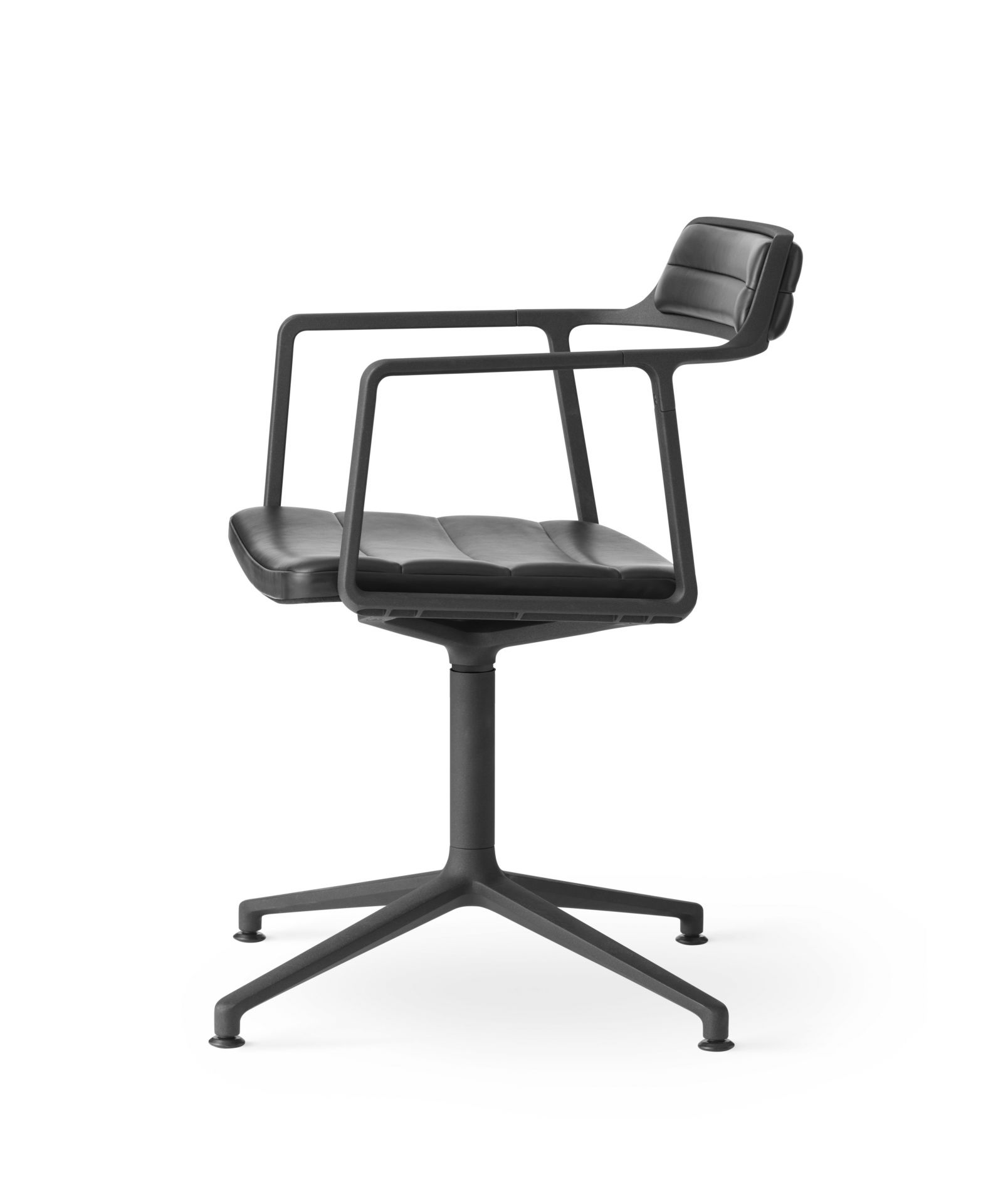 VIPP452 Swivel Chair with Gliders black leather/black frame Vipp VIPP452 Swivel Chair with Gliders black leather/black frame Vipp