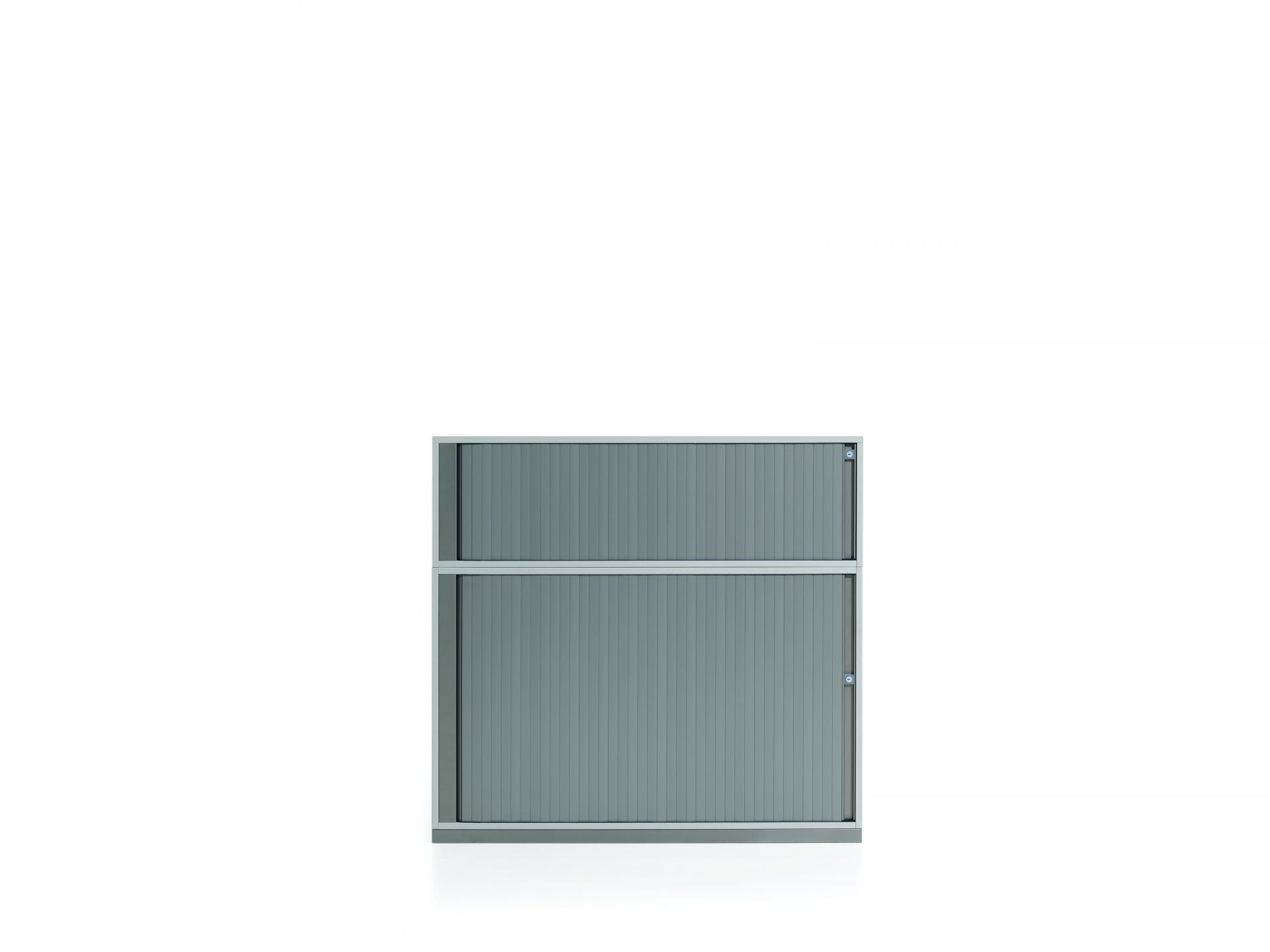 Steelcase Share It Schrank mit grauen Schiebetüren für Büro und Homeoffice.