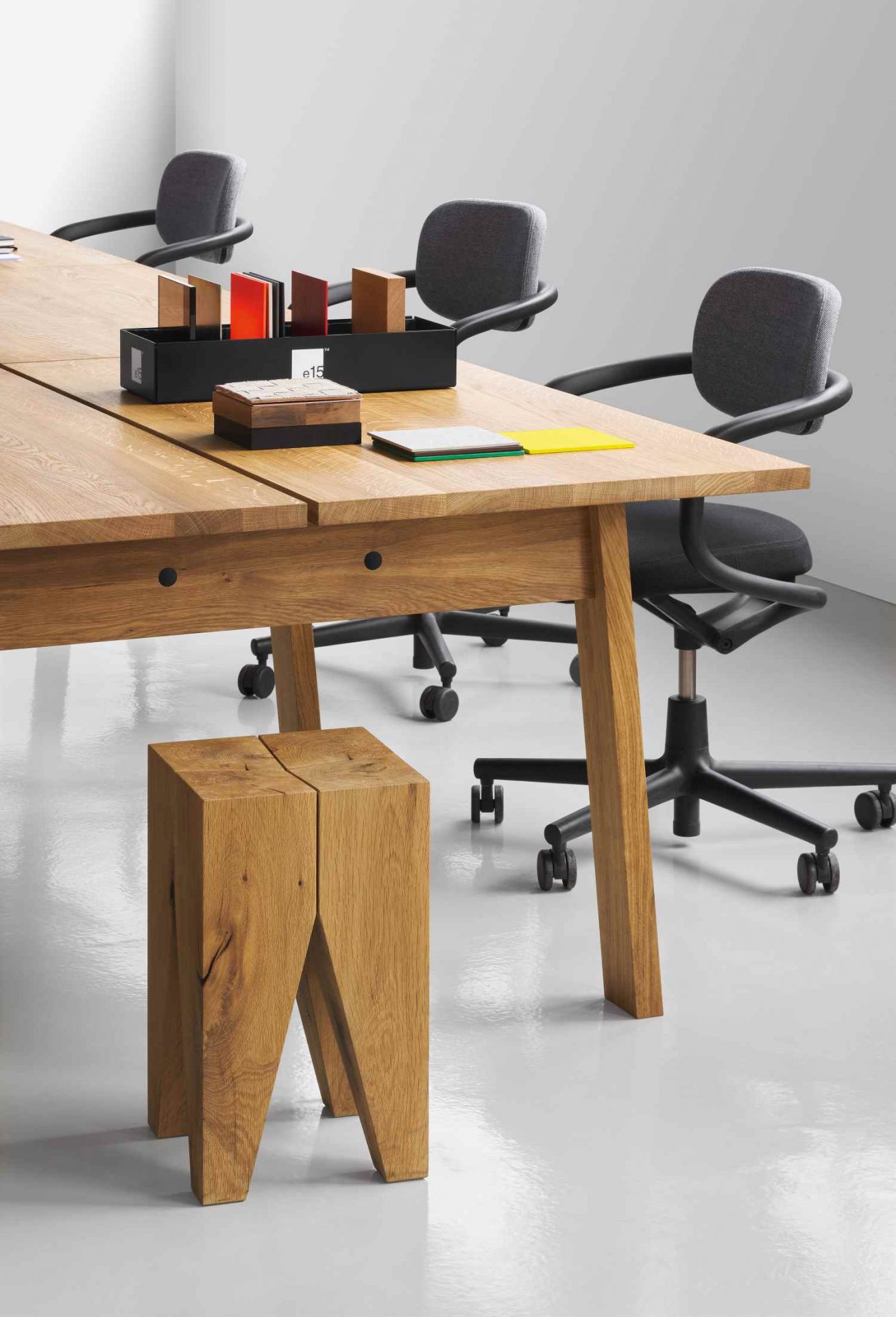 Molar stool / table e15