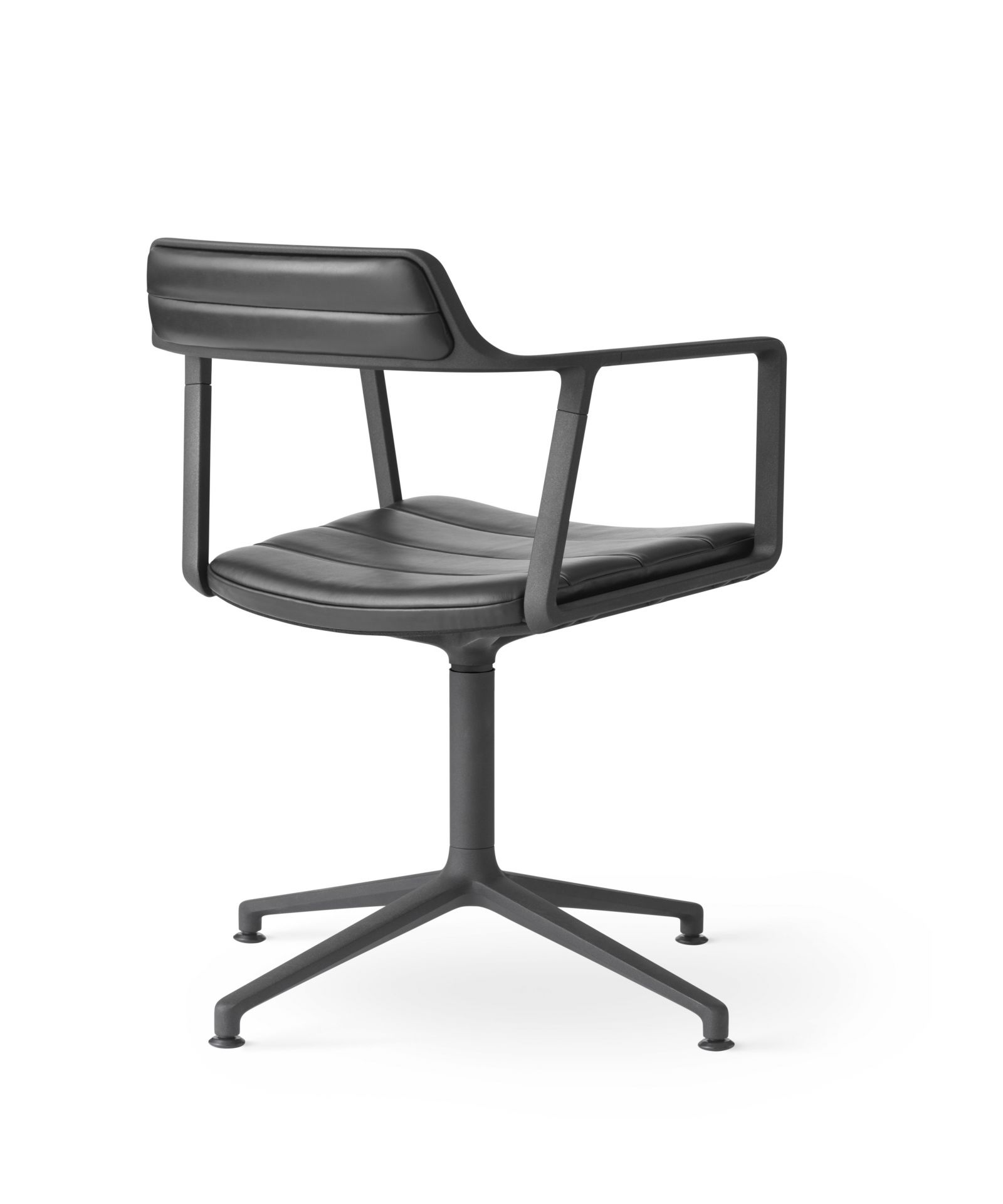 VIPP452 Swivel Chair with Gliders black leather/black frame Vipp VIPP452 Swivel Chair with Gliders black leather/black frame Vipp