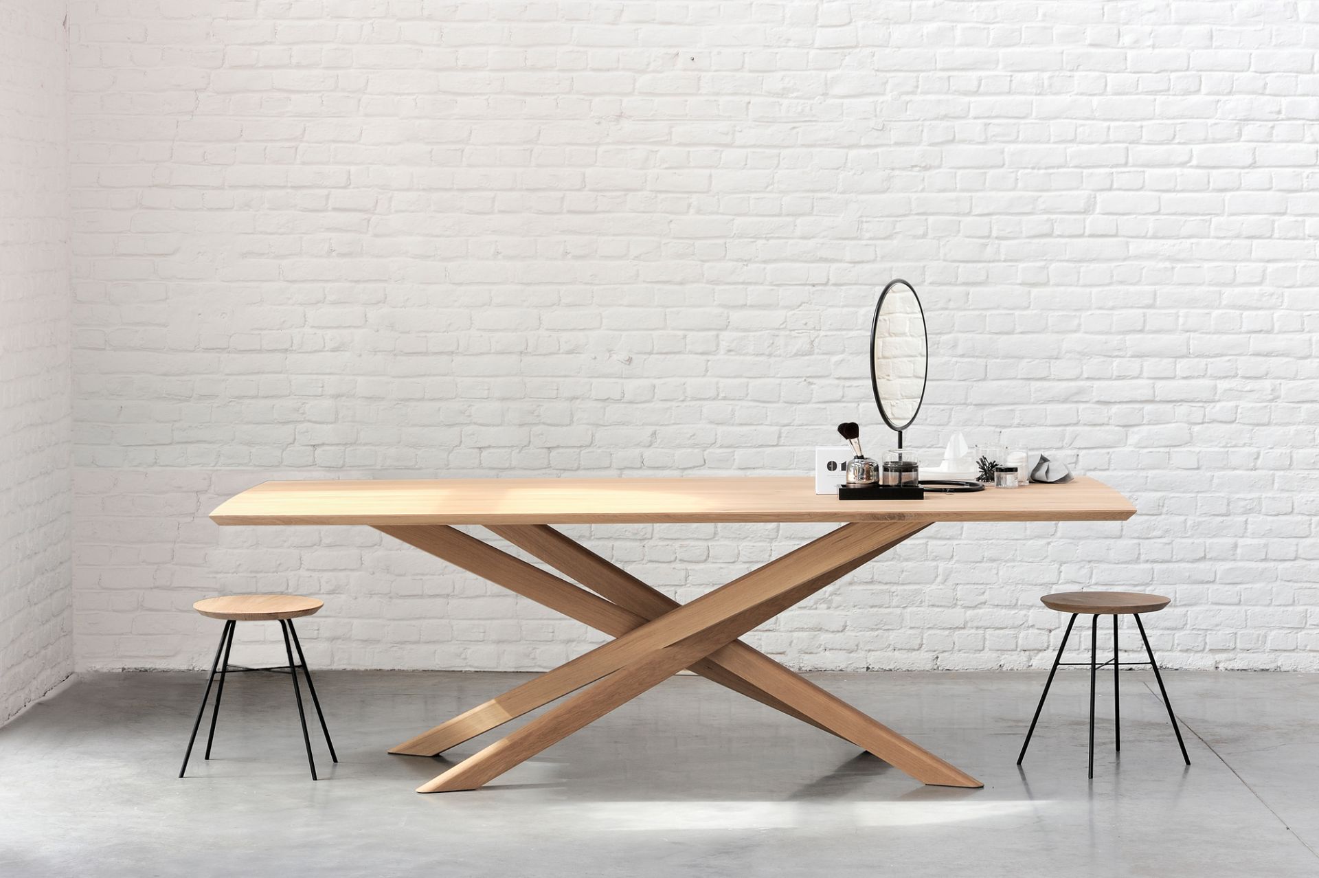 Mika dining table oak Ethnicraft