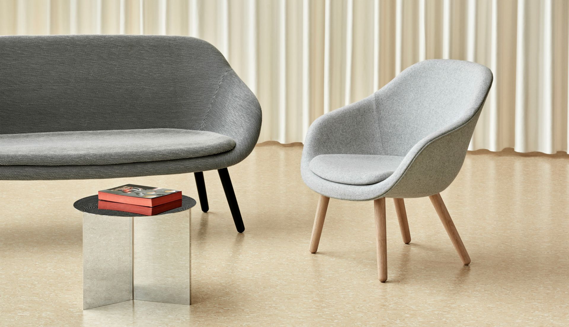 About a Lounge AAL 82 / AAL82 Armchair Hay
