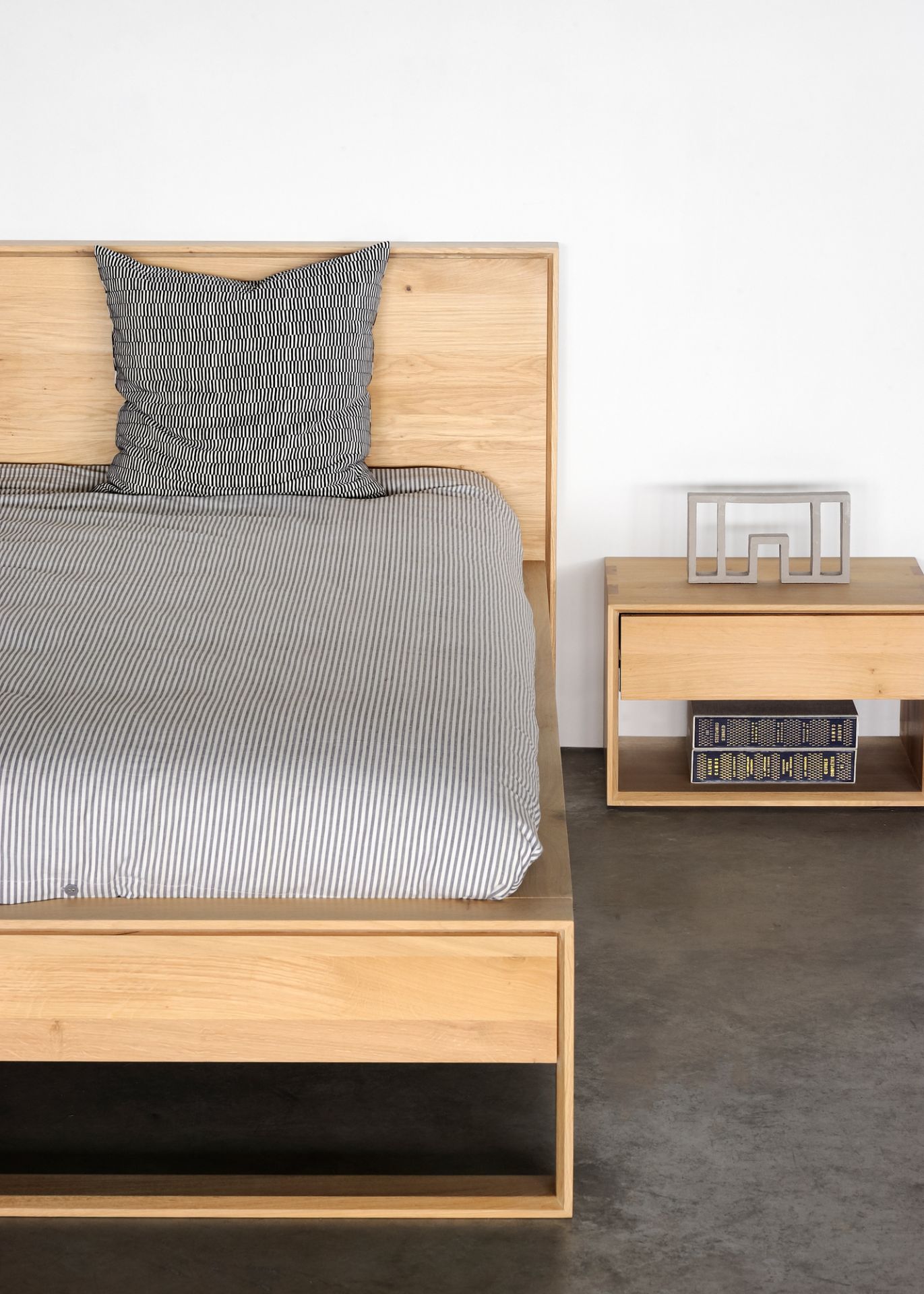 Nordic II nightstand oak Ethnicraft