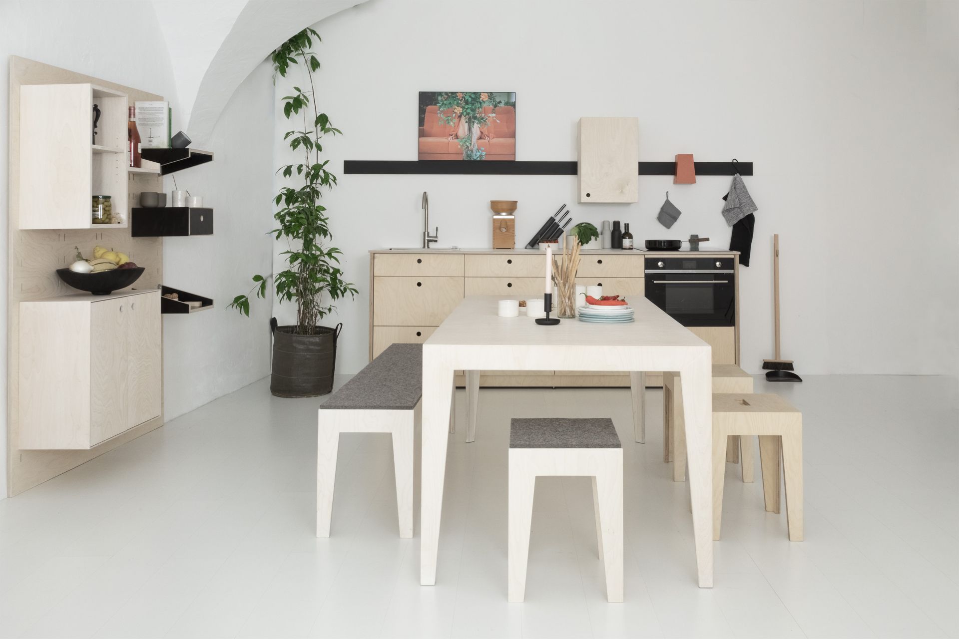 MARTA Minimalist Wooden Table Das ganze Leben