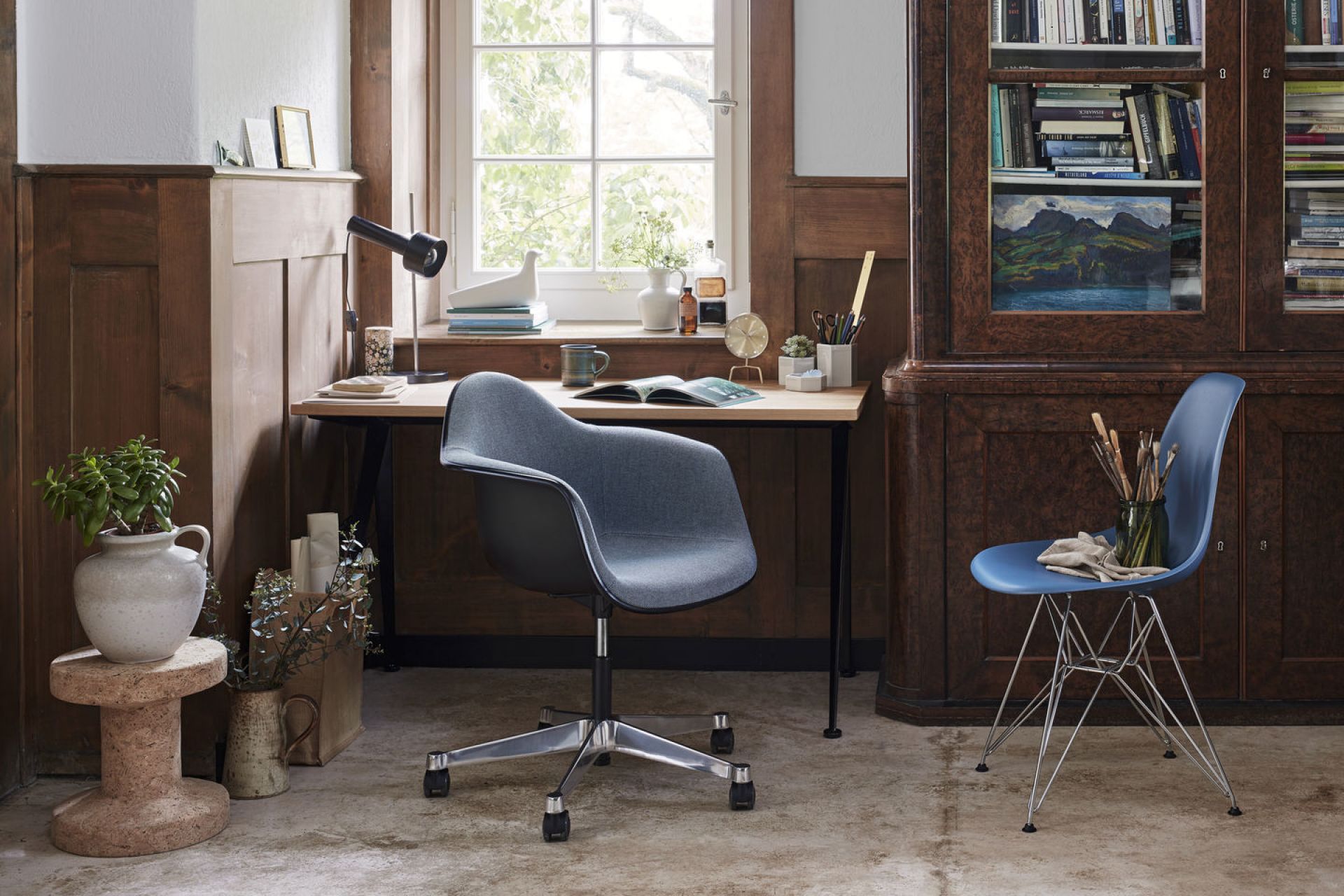 Eames Plastic Side Chair DSR Chair Vitra Chrome Pebble