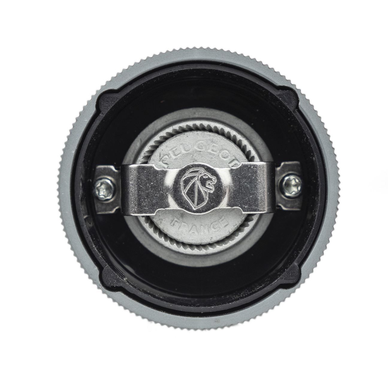 Detailaufnahme des Mahlwerks der Peugeot Line Pfeffermühle in Graphit & Carbon, Blick von oben auf das Mahlwerk.
