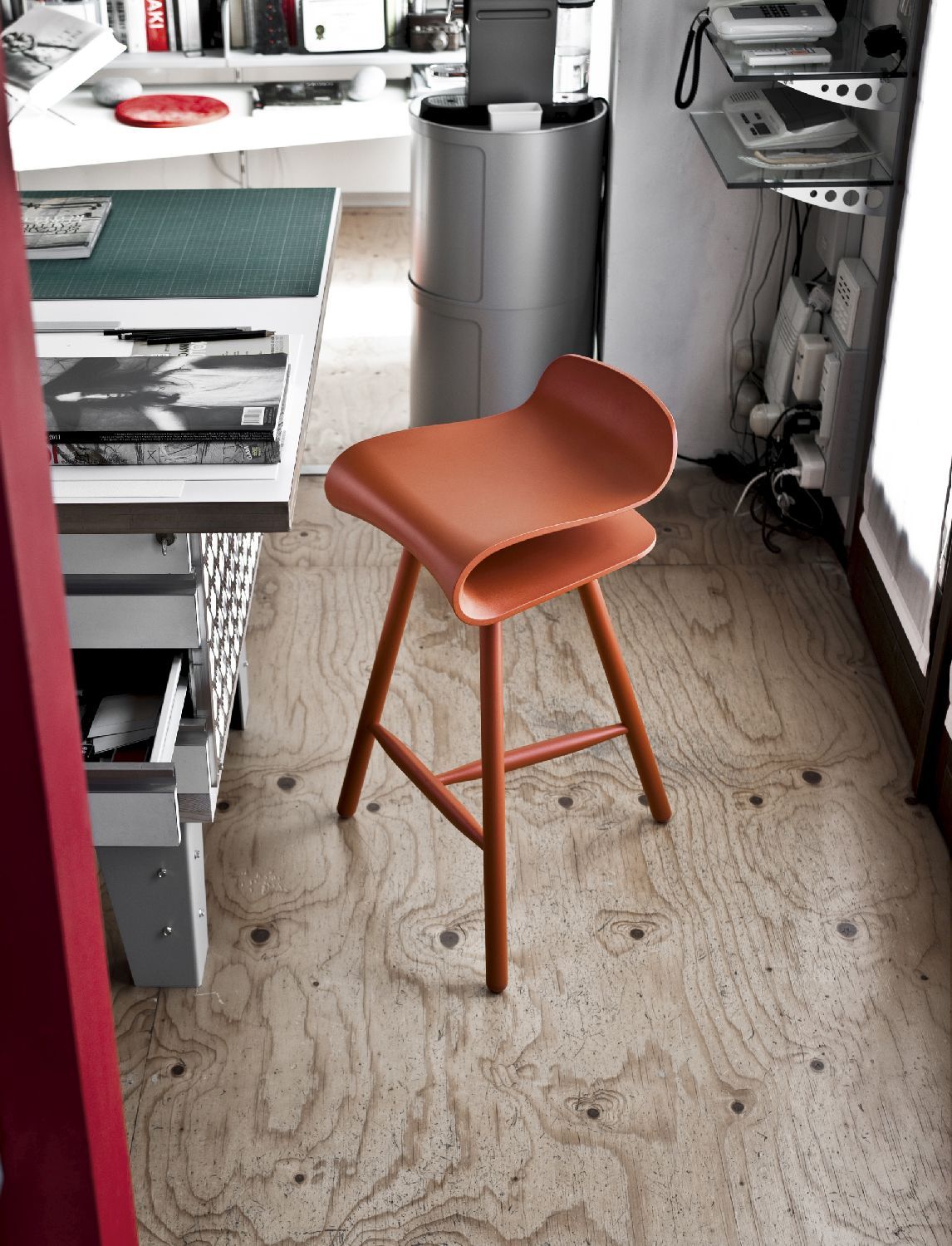 BCN bar stool with wooden frame Kristalia