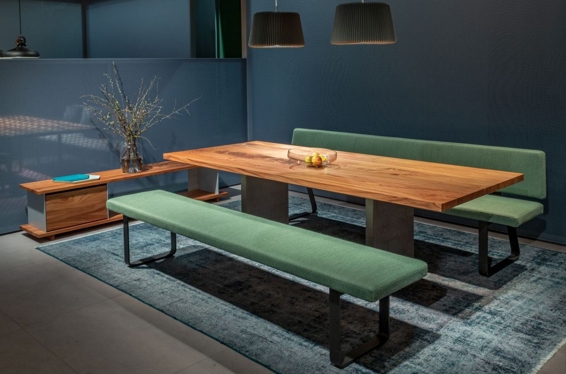 Carim bench with backrest Girsberger