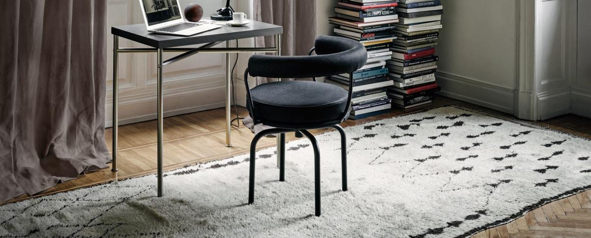 7 Fauteuil Tournant Swivel Armchair Cassina