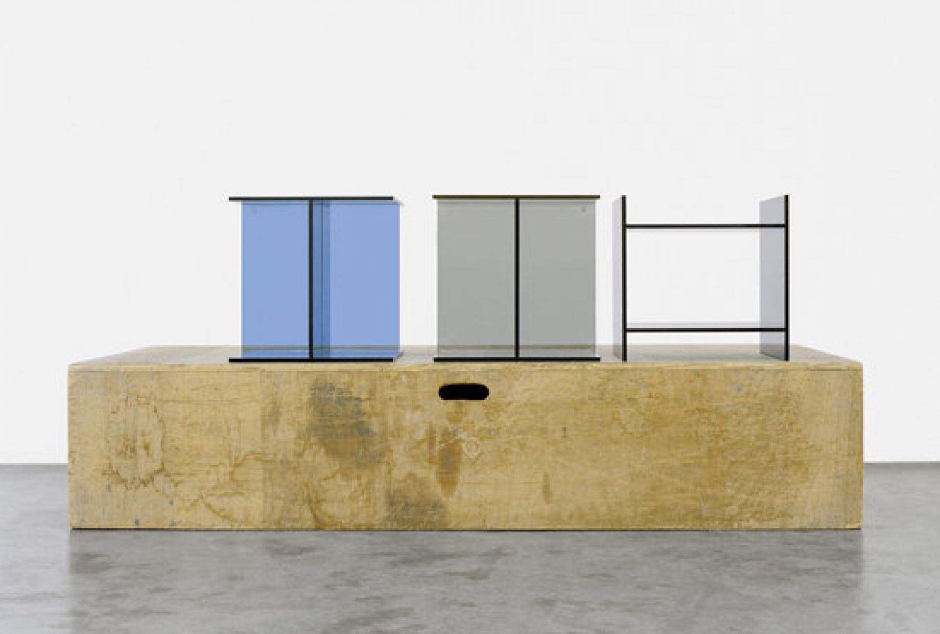 CT08 Vier side table by Philipp Mainzer e15