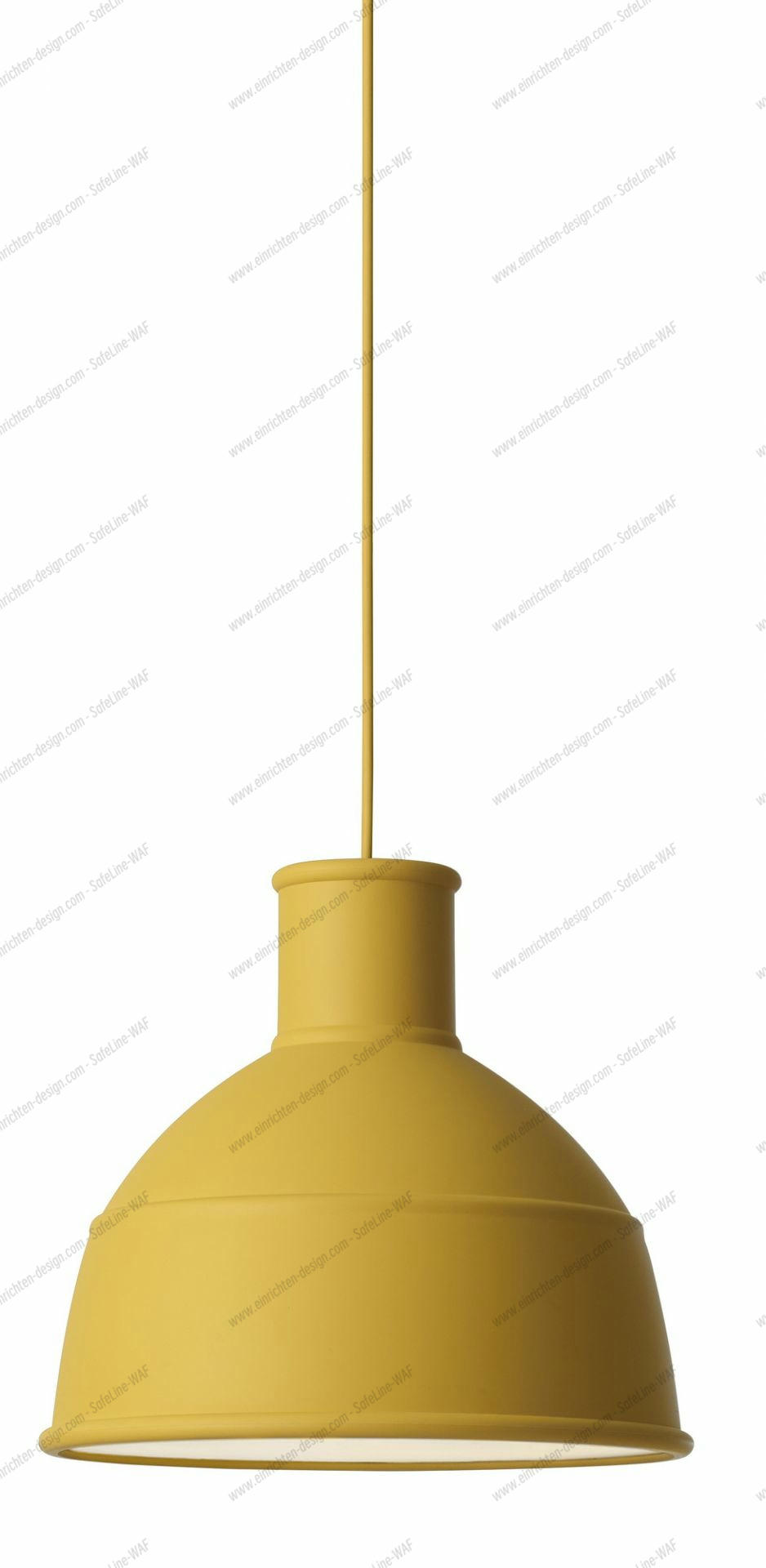 Nahaufnahme der Muuto Unfold Pendelleuchte in Senfgelb, moderne Hängelampe für stilvolle Innenräume.