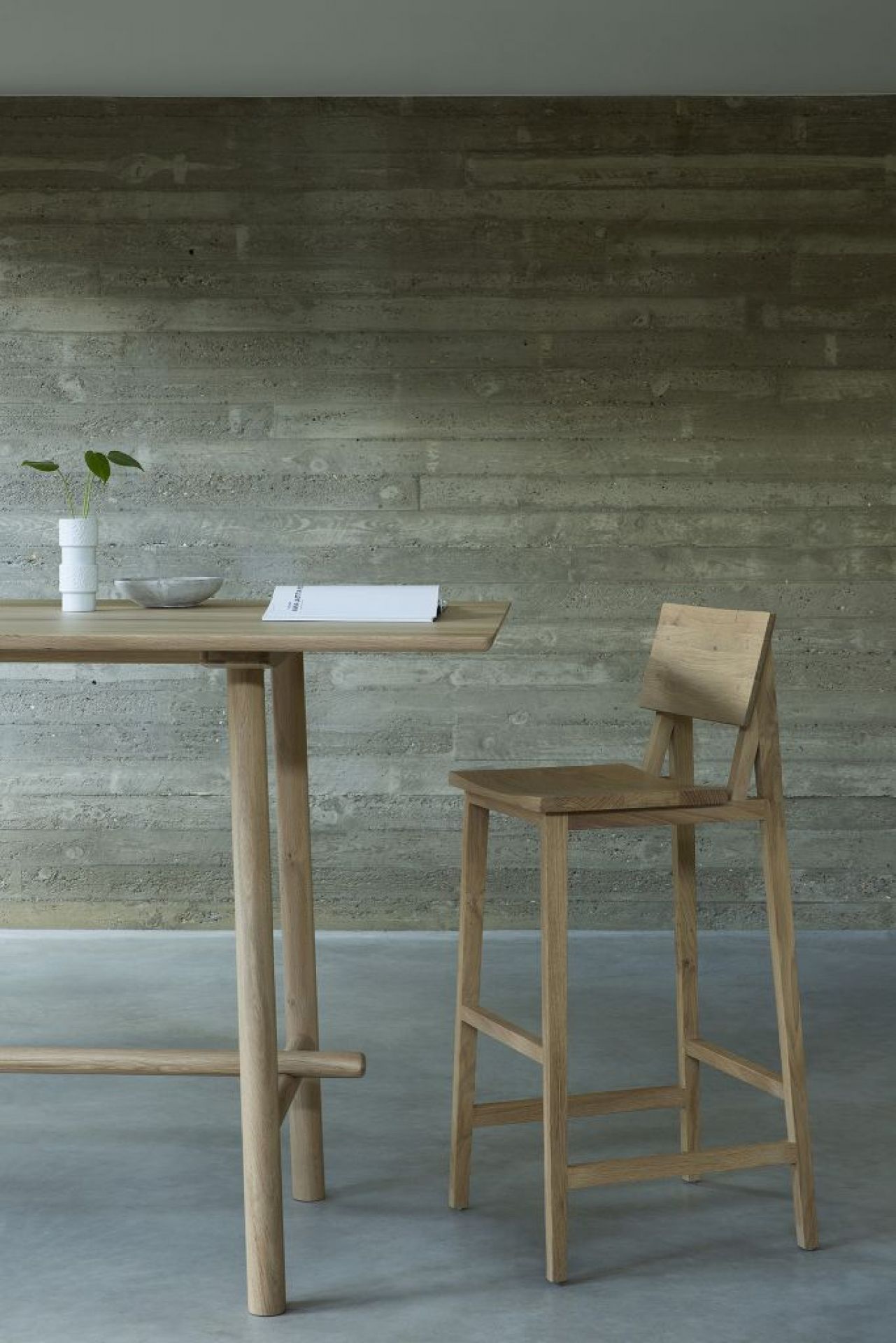 N4 Bar Stool Oak varnished Ethnicraft