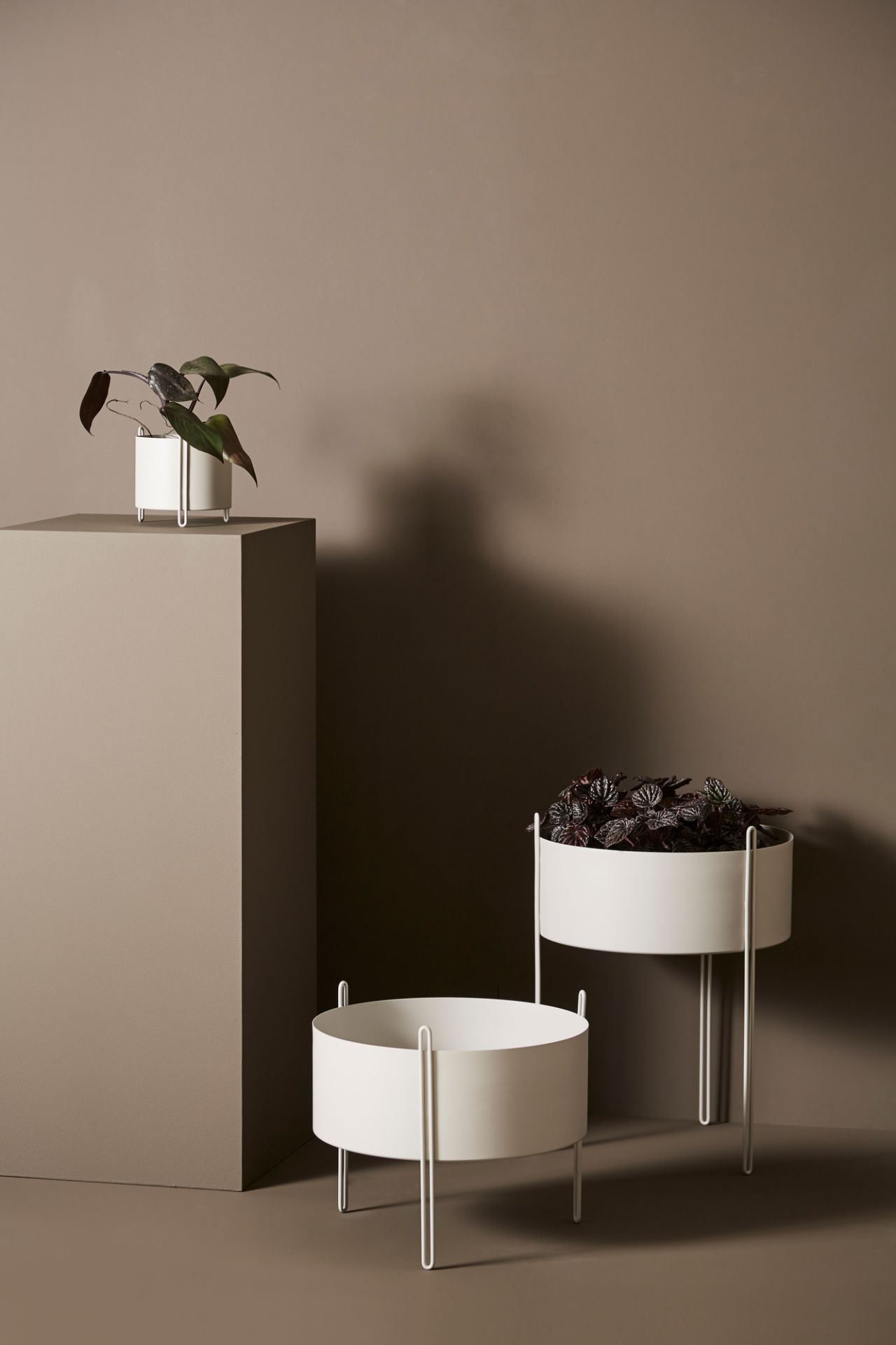 Pidestall Planter Large Taupe Woud