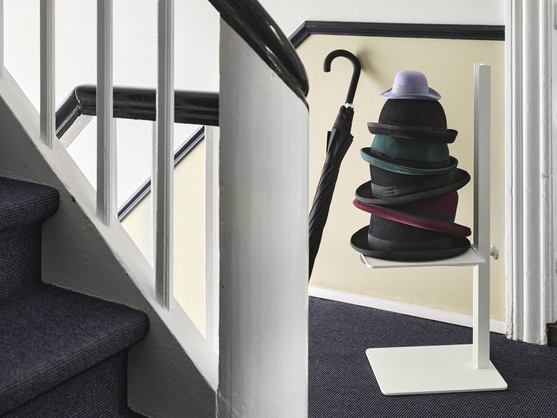 Museum Sidetable Adjustable in Height String Furniture
