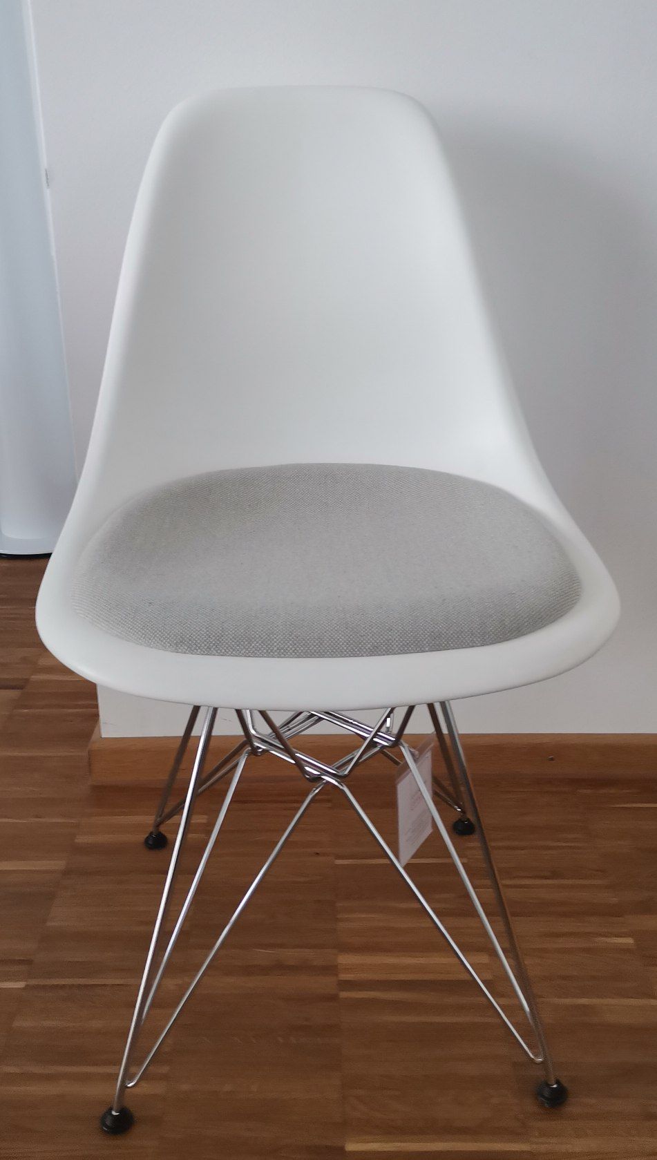 Vitra - Eames fiberglass side chair dsx | Connox