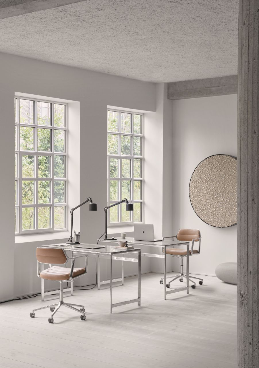 VIPP453 Swivel+ Chair with gliders black leather / polished aluminum frame Vipp VIPP453 Swivel+ Chair with gliders black leather / polished aluminum frame Vipp