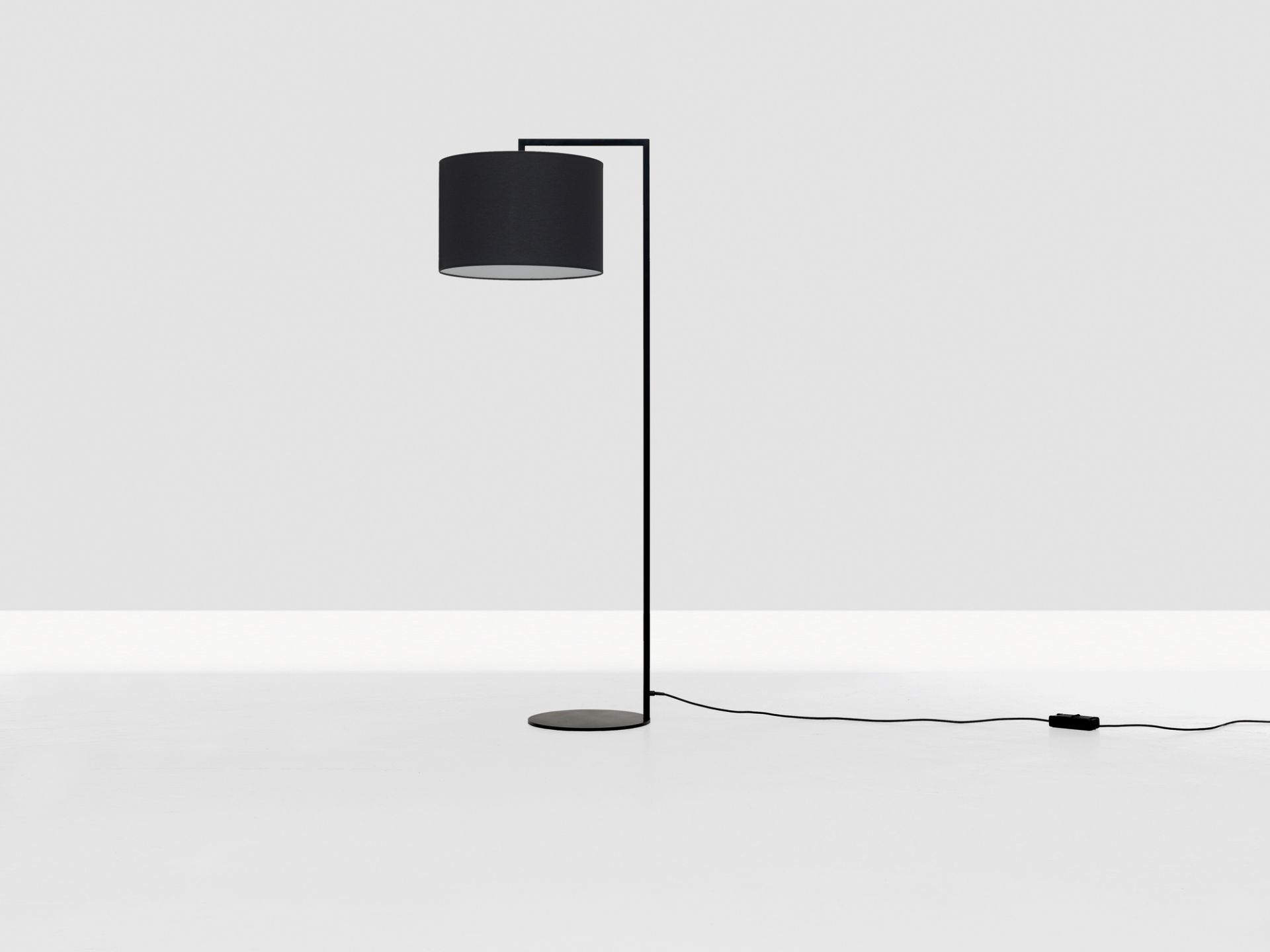 Read Noon floor lamp black Zeitraum
