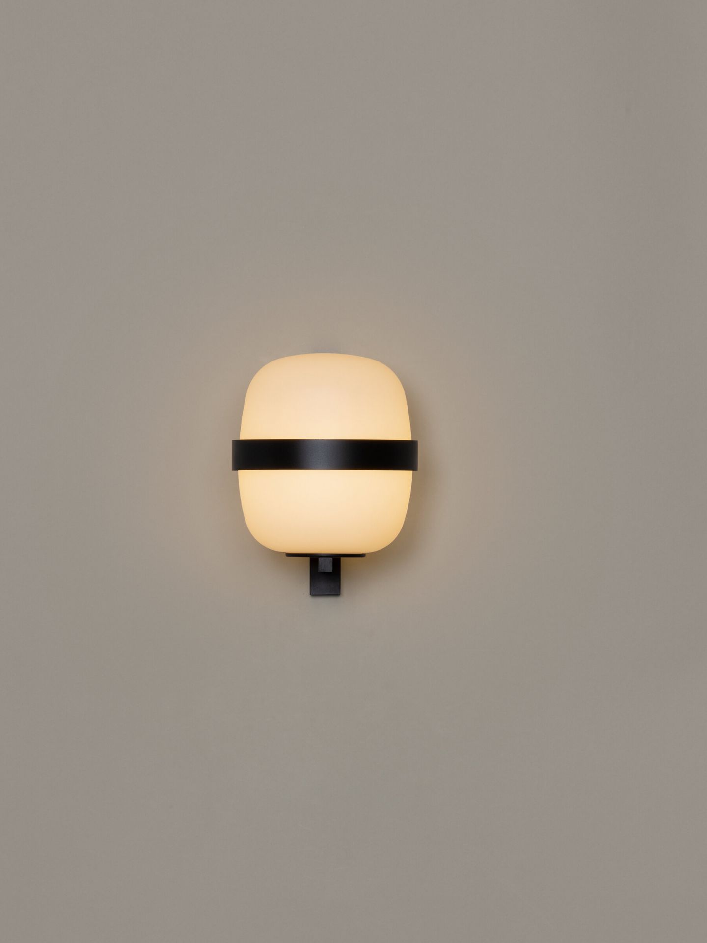 Wally Cestita wall lamp black Santa & Cole