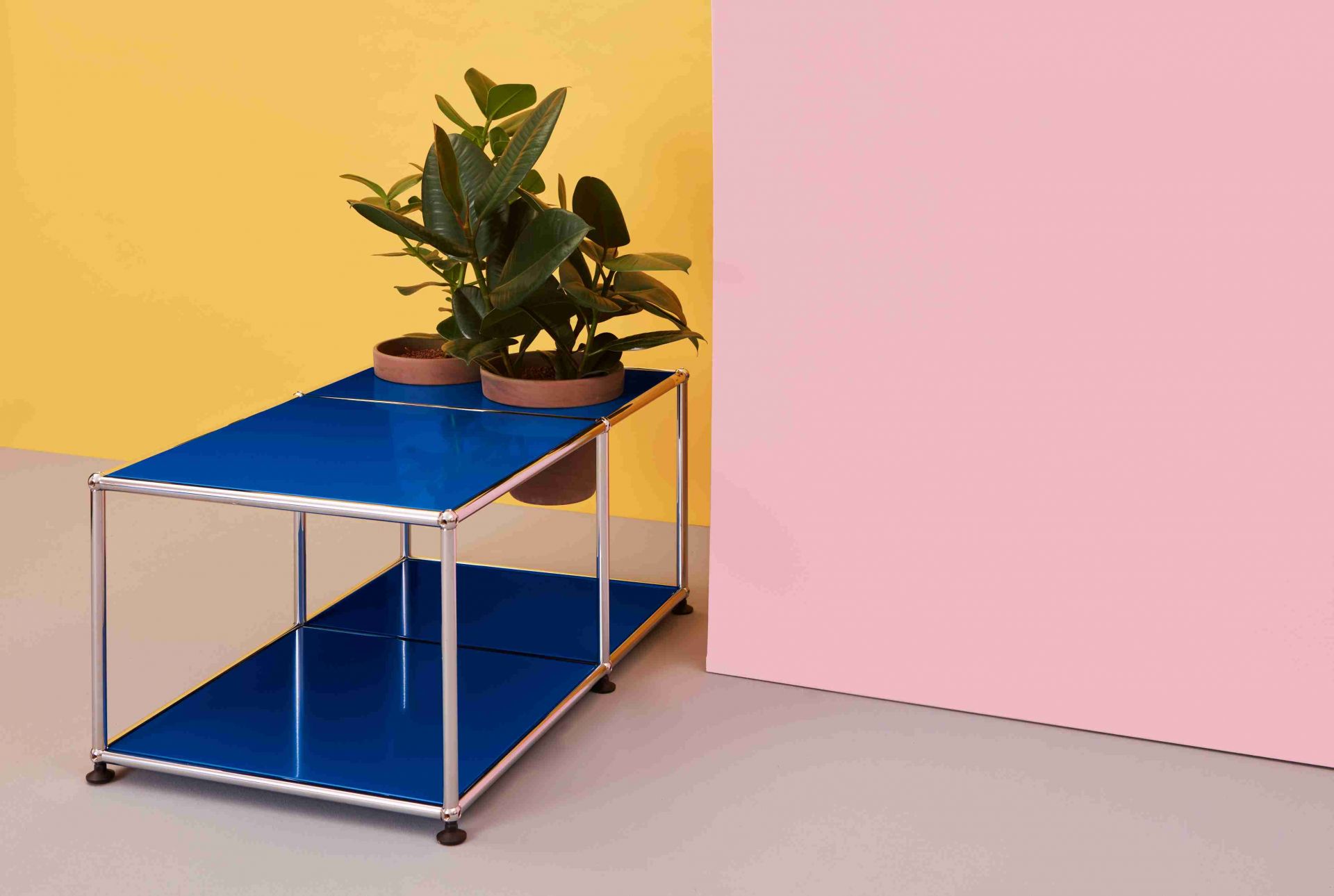 Plant worlds Side table USM Haller Golden yellow