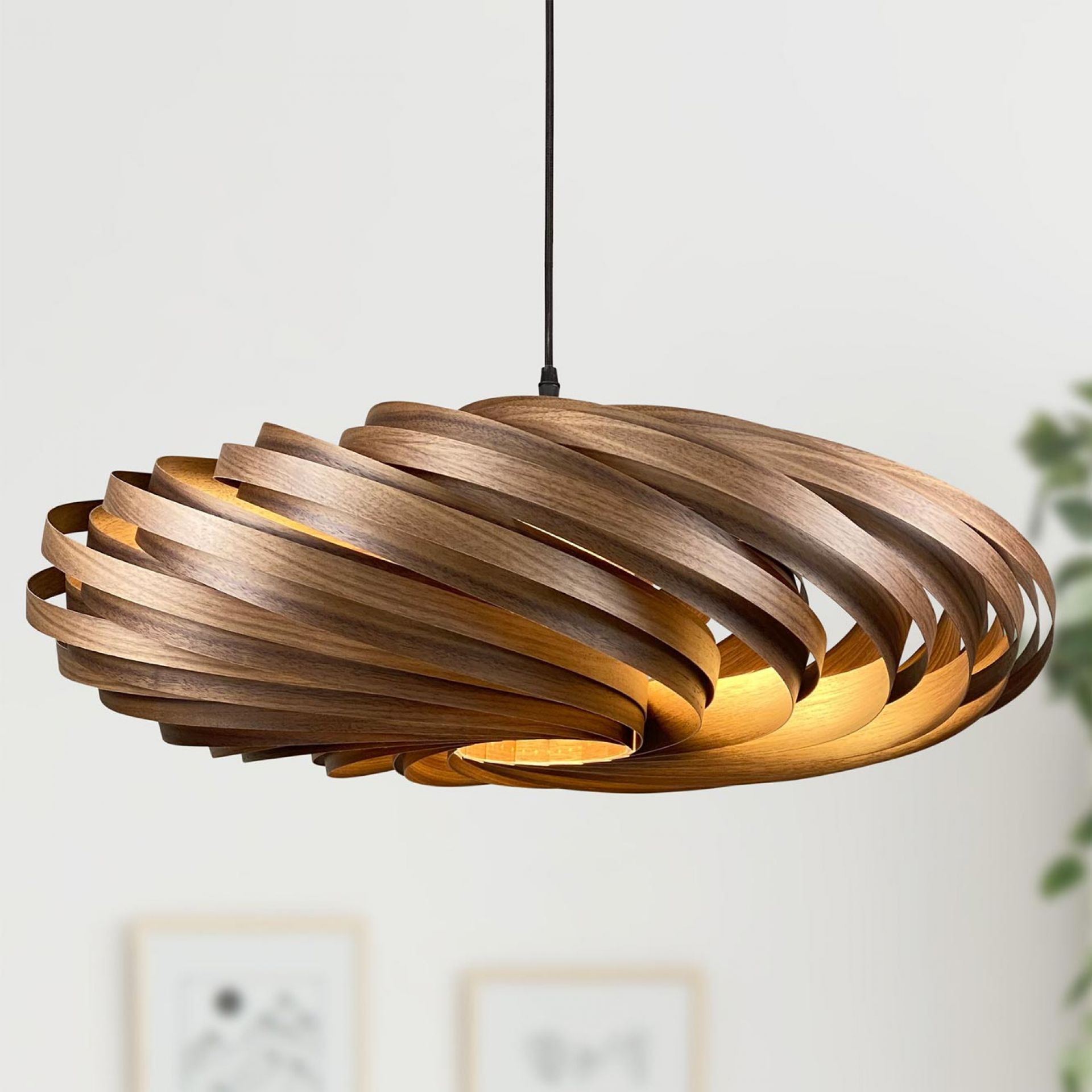 Veneria Hängeleuchte aus Nussbaumholz, spiralförmiges Design, moderne Pendelleuchte für Wohnzimmer und Esszimmer, warmes Licht.