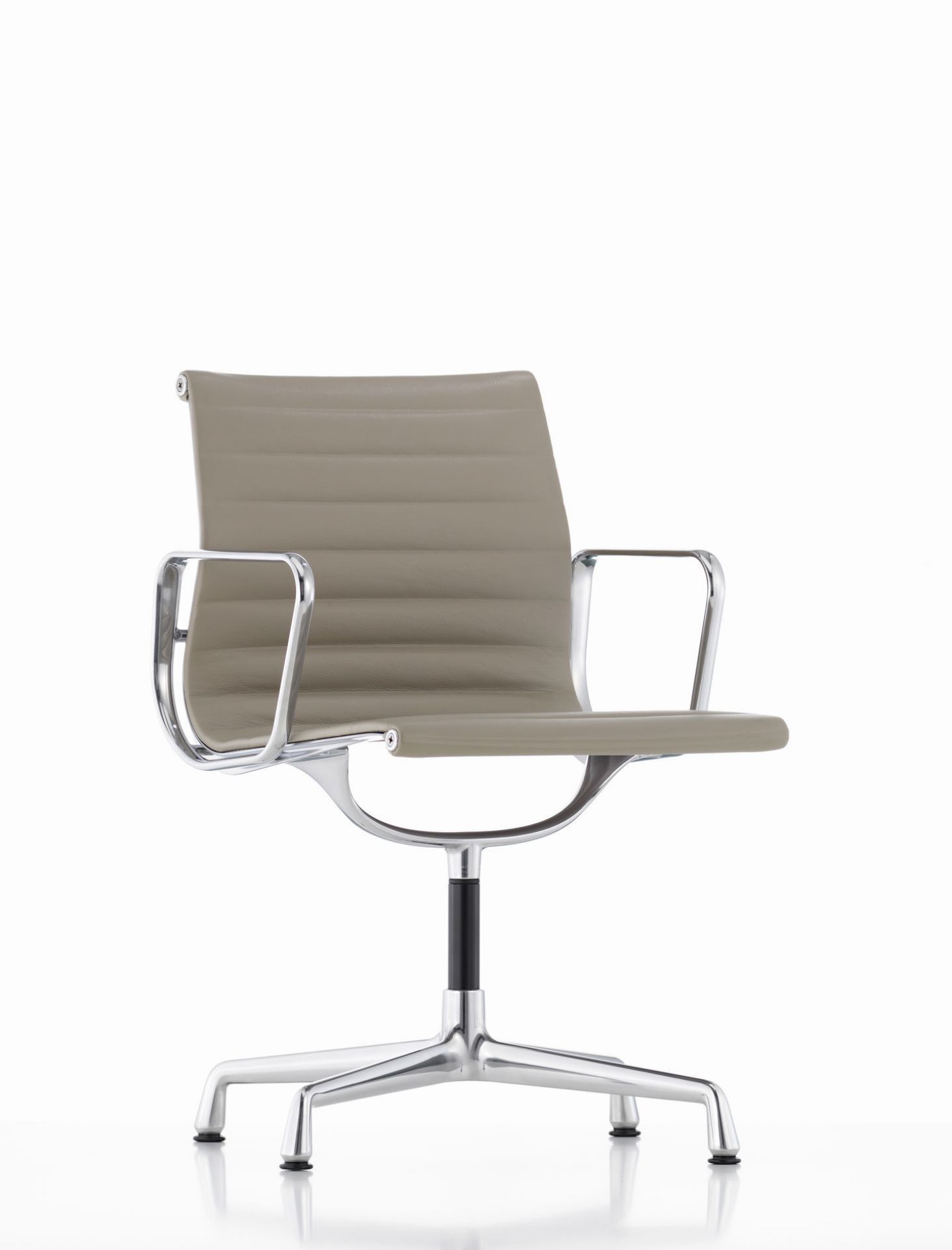 radar matchmaker Uitgang Aluminum Chair EA 104 / EA104 Chair Vitra | VITRA 41232400