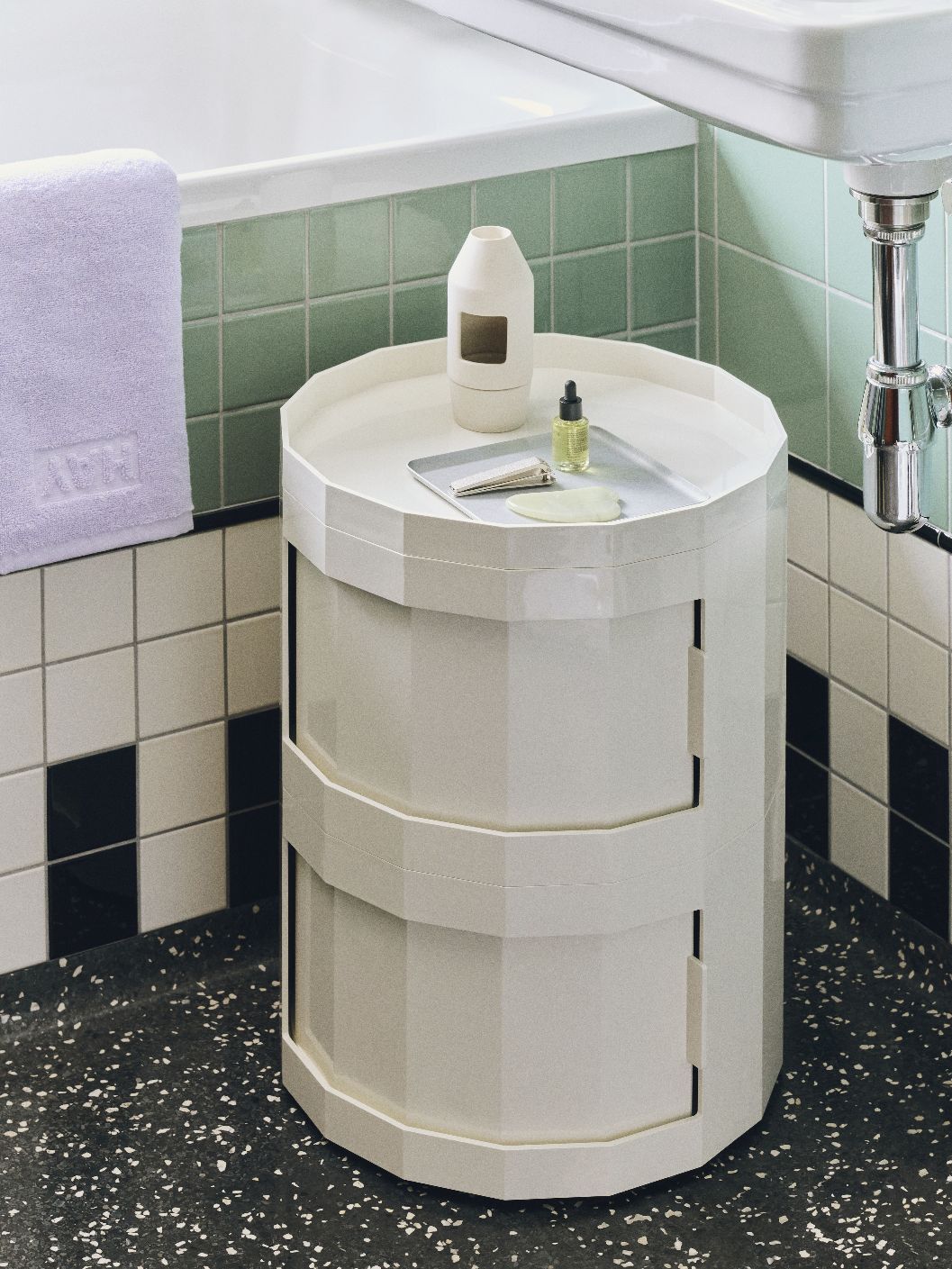 Facet Cabinet 20 Storage Space Hay