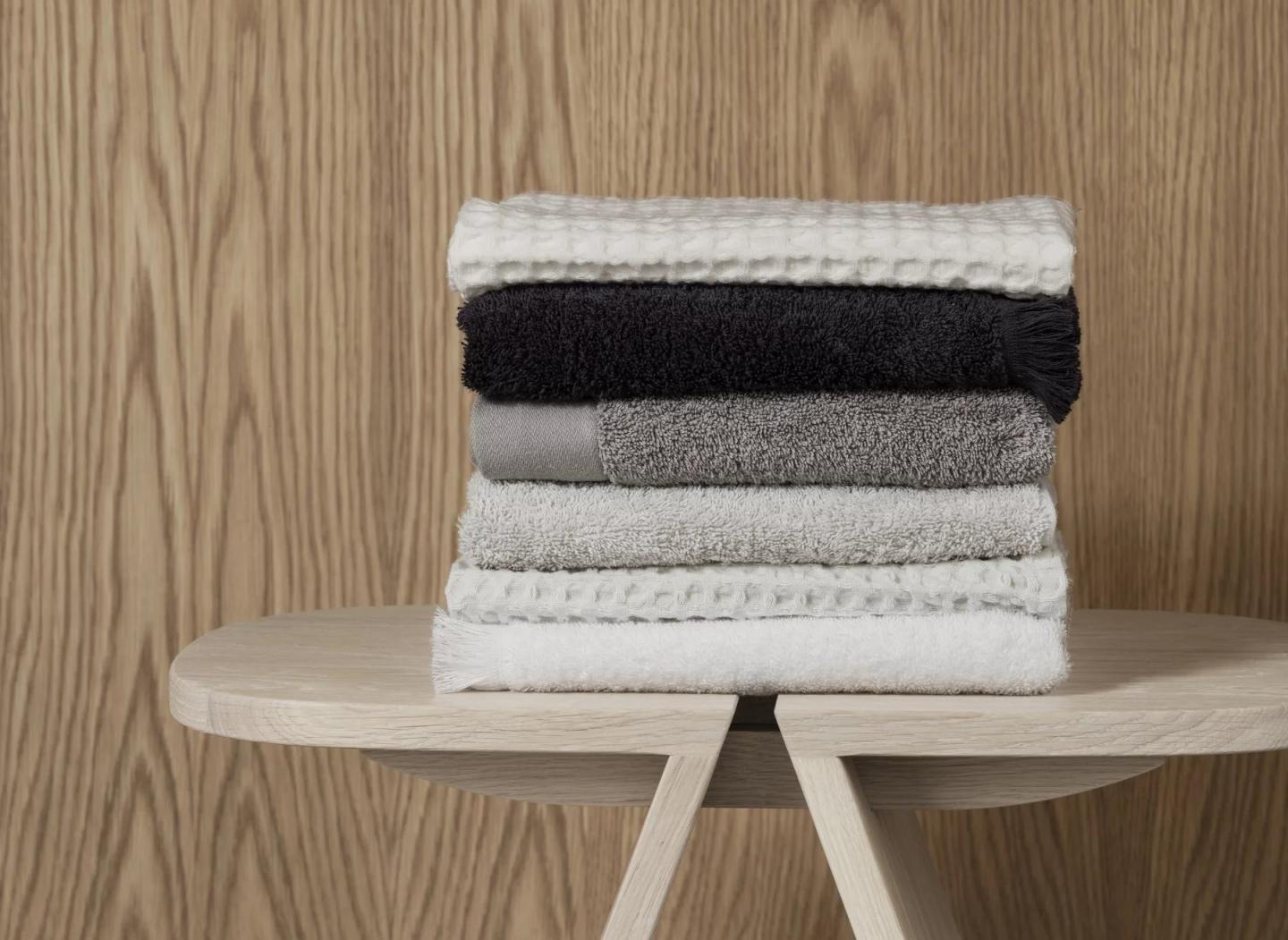 Avio side table W 55 x D 30 x H 45 cm Blomus