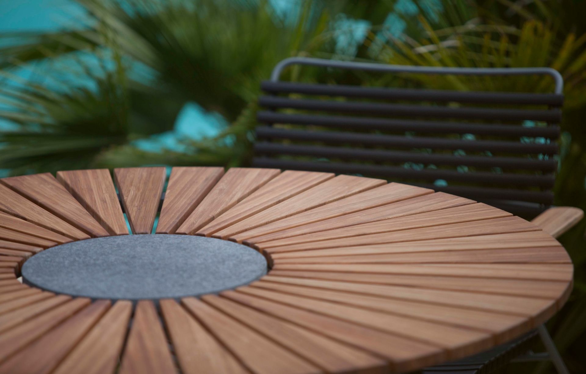 Circle Outdoor Table Houe