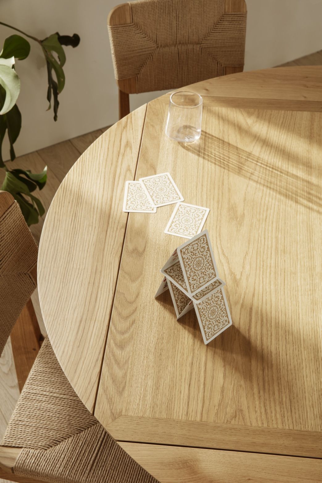B-Table extendable dining table Gubi