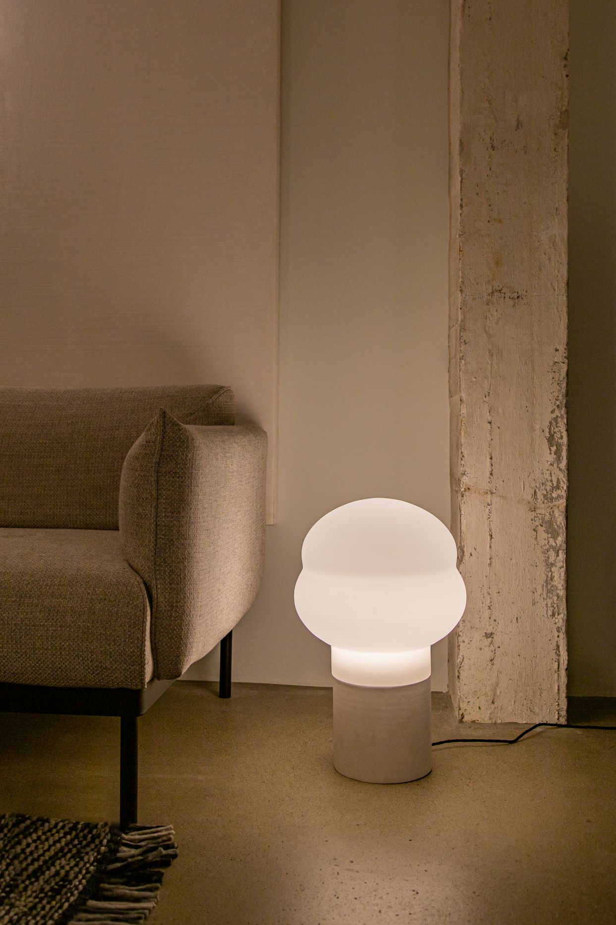 Kumo Table lamp medium white Pulpo