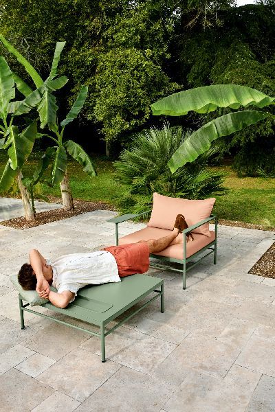Rivage lounge chair with armrests Outdoor Fermob