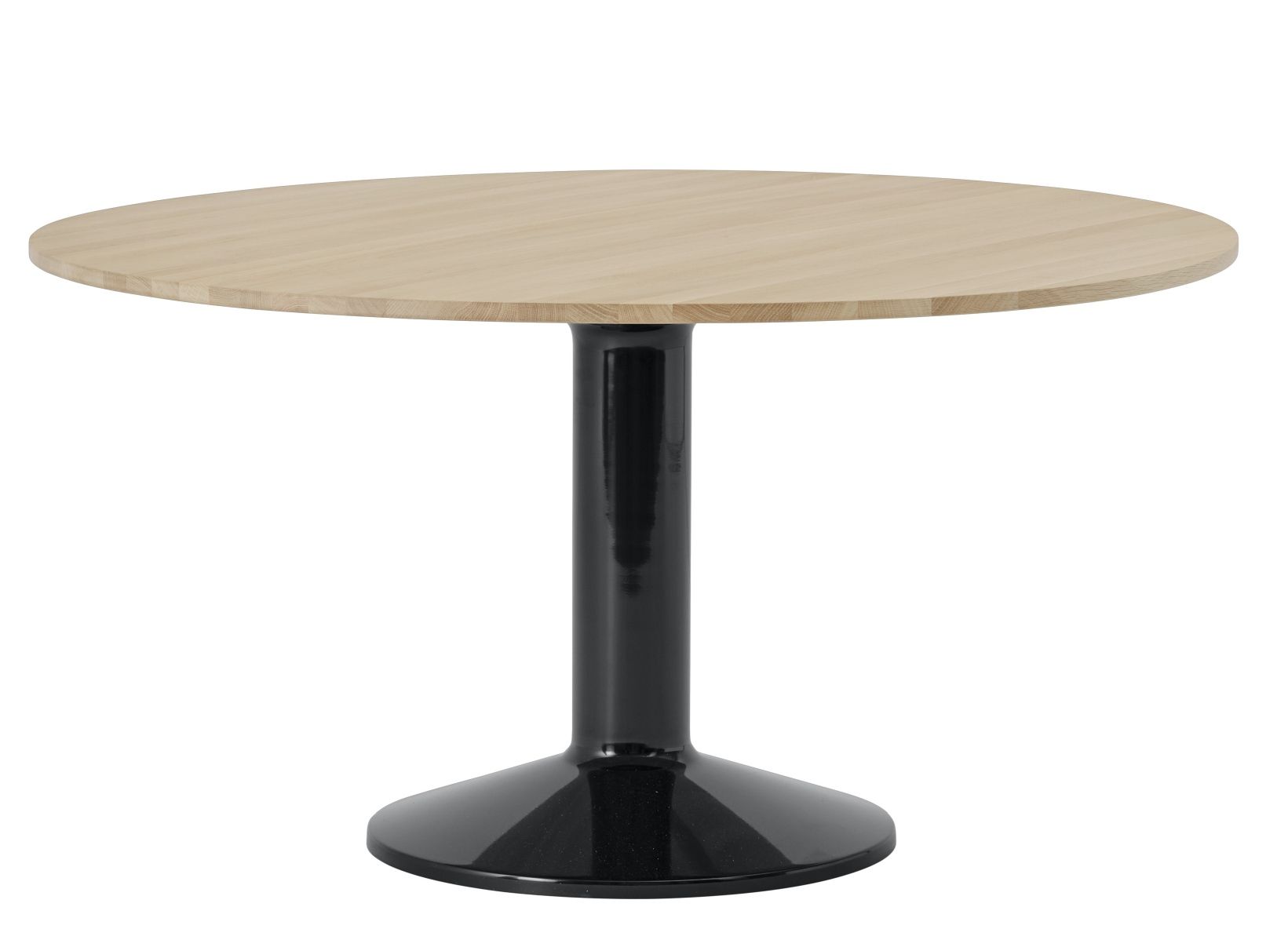 MIDST Table Esstisch von Muuto: Runder Esstisch mit heller Holzplatte und schwarzem, trompetenförmigem Fuß.