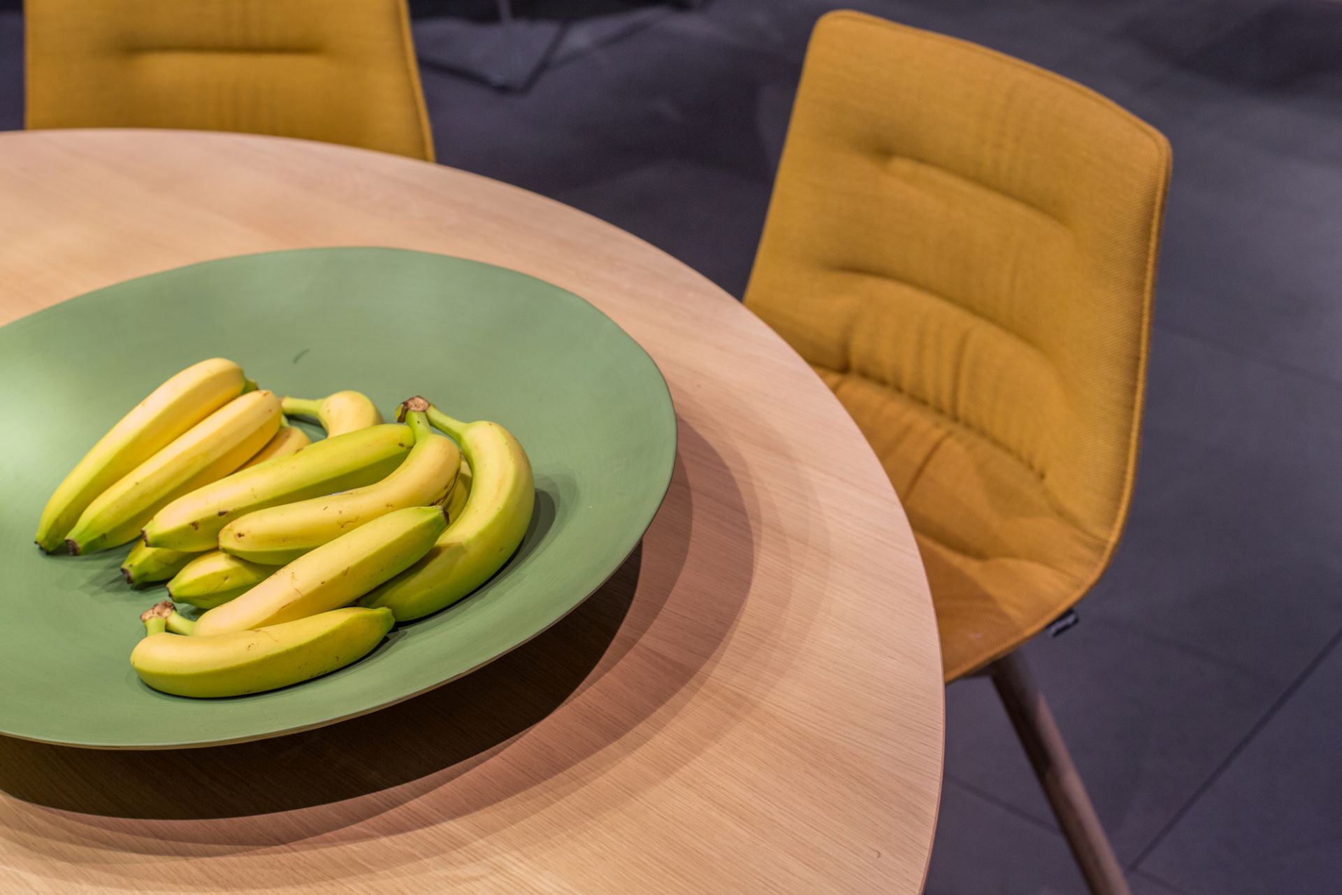Akio Round table Girsberger