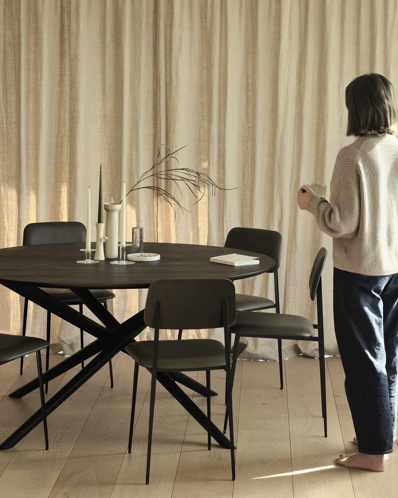 Mikado Table Round Oak black Ethnicraft