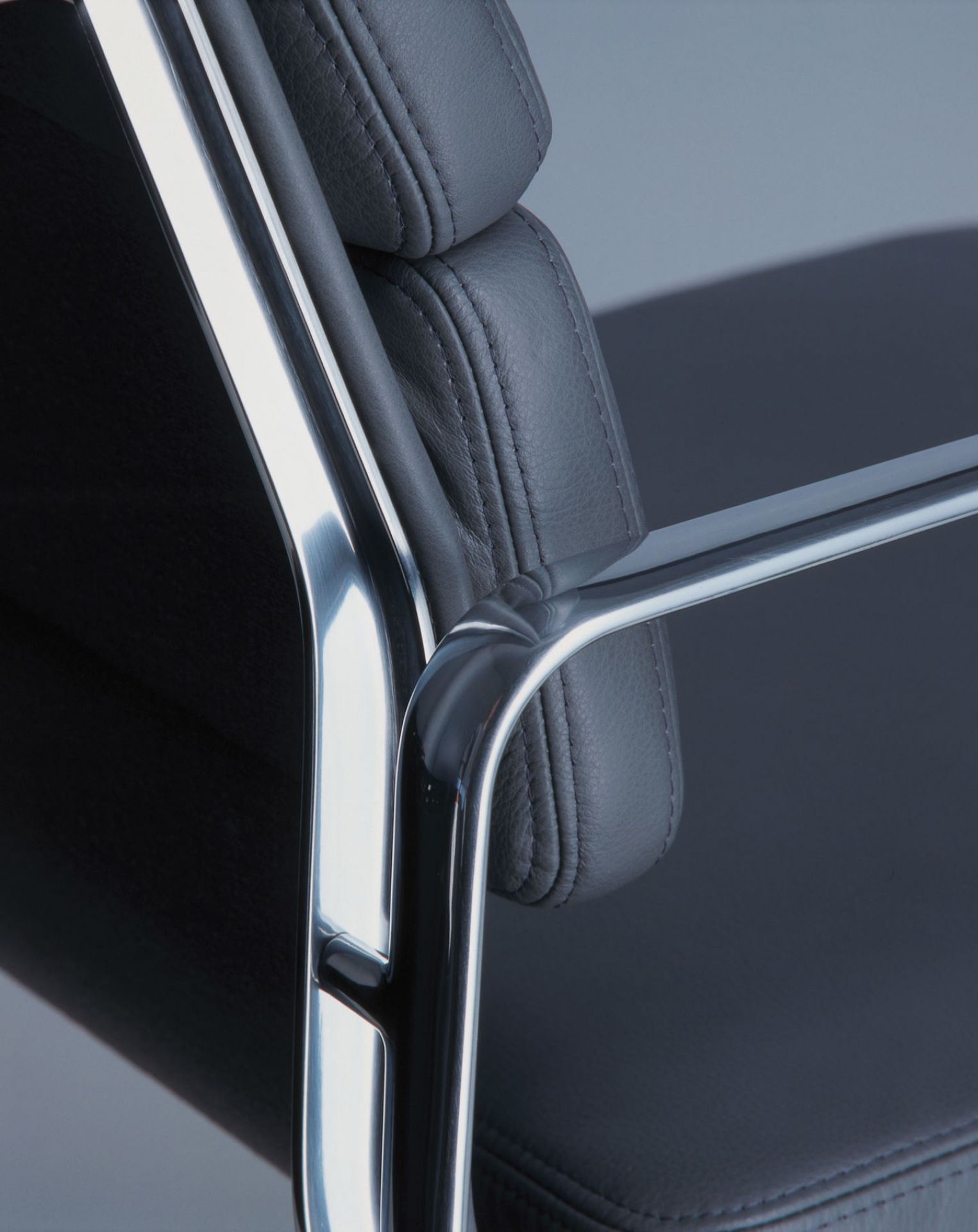 Soft Pad Chair EA219 / EA 219 Armchair Vitra