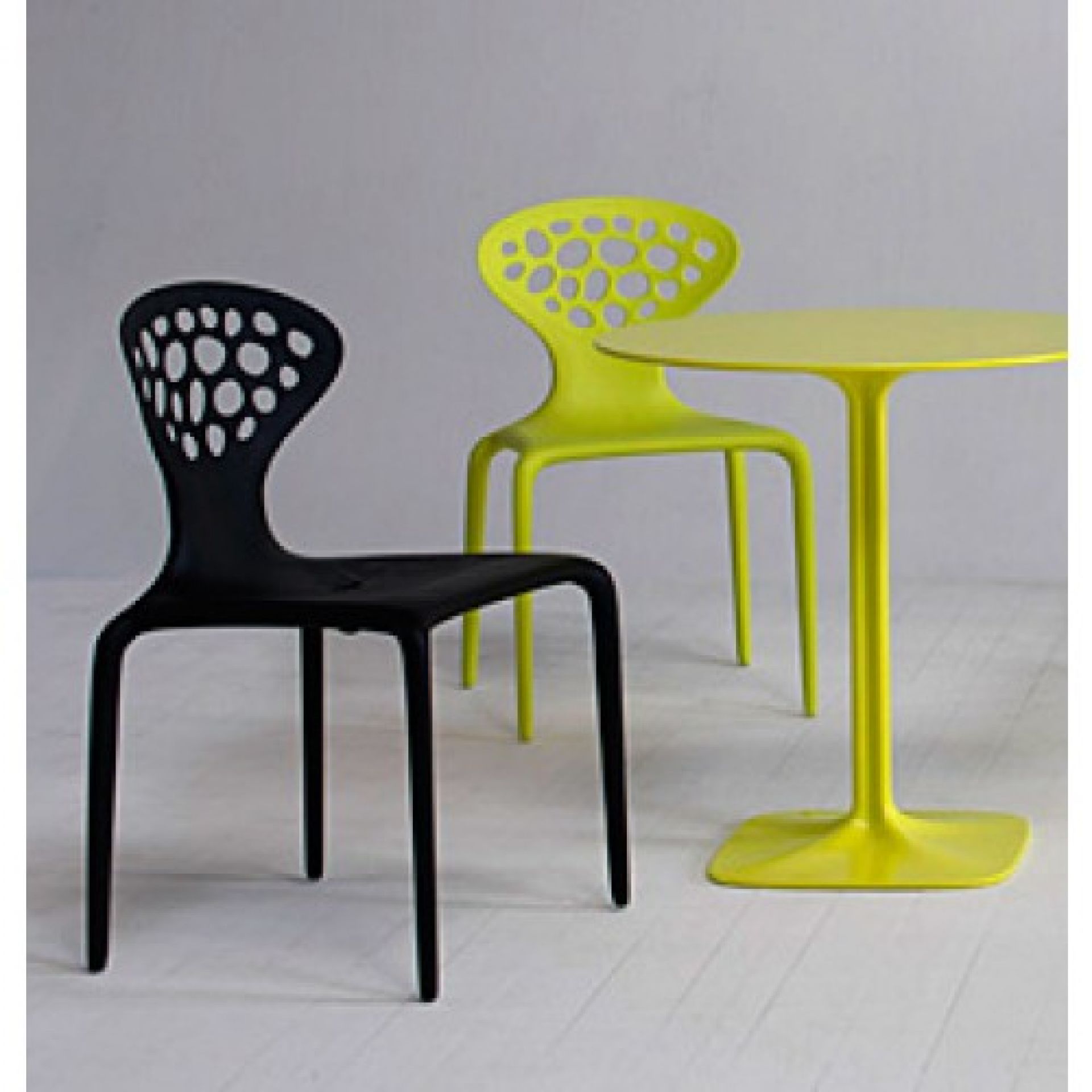 Supernatural chair perforated back set of 4 Moroso